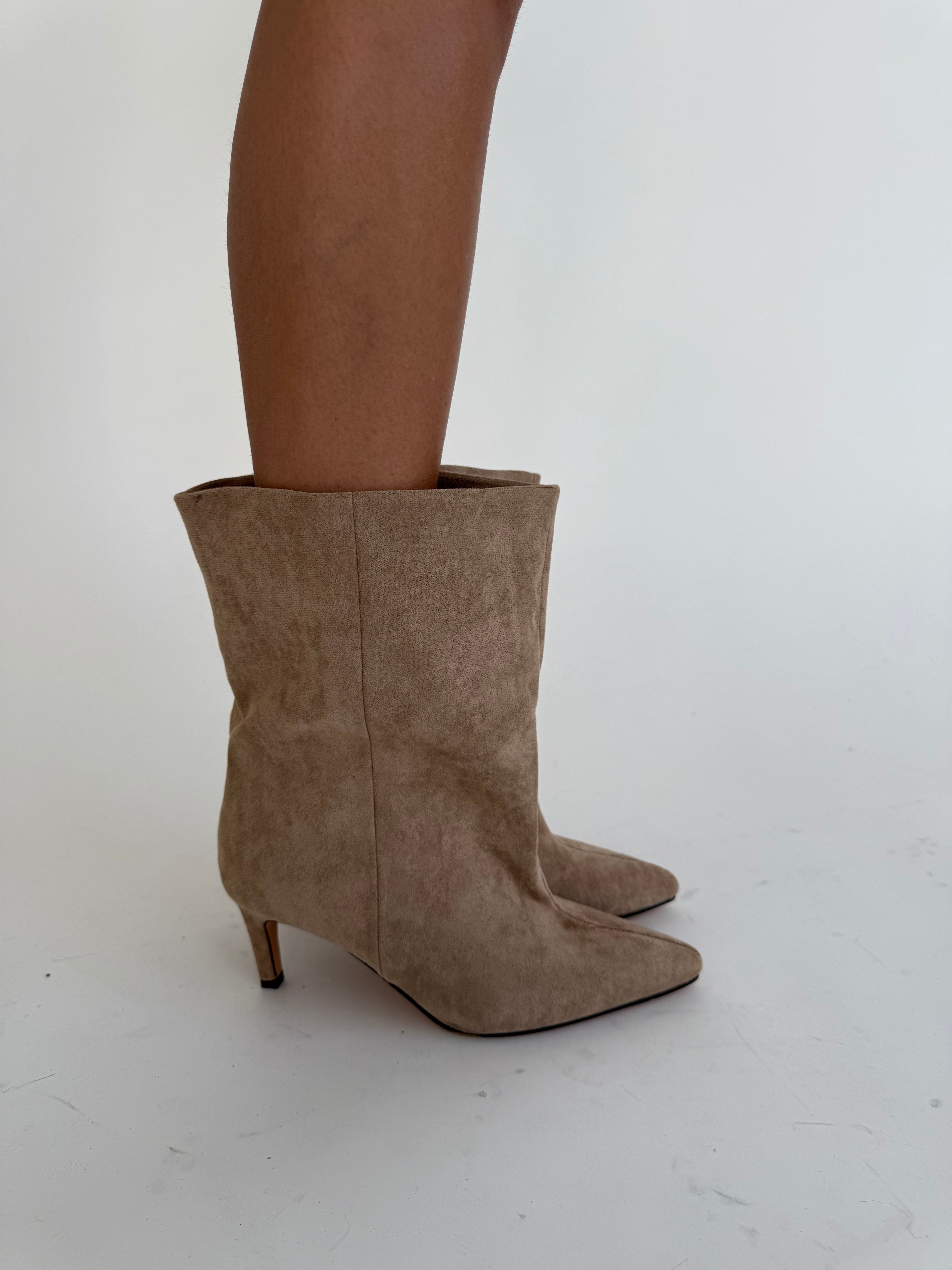 Stivaletto tacco mini in camoscio