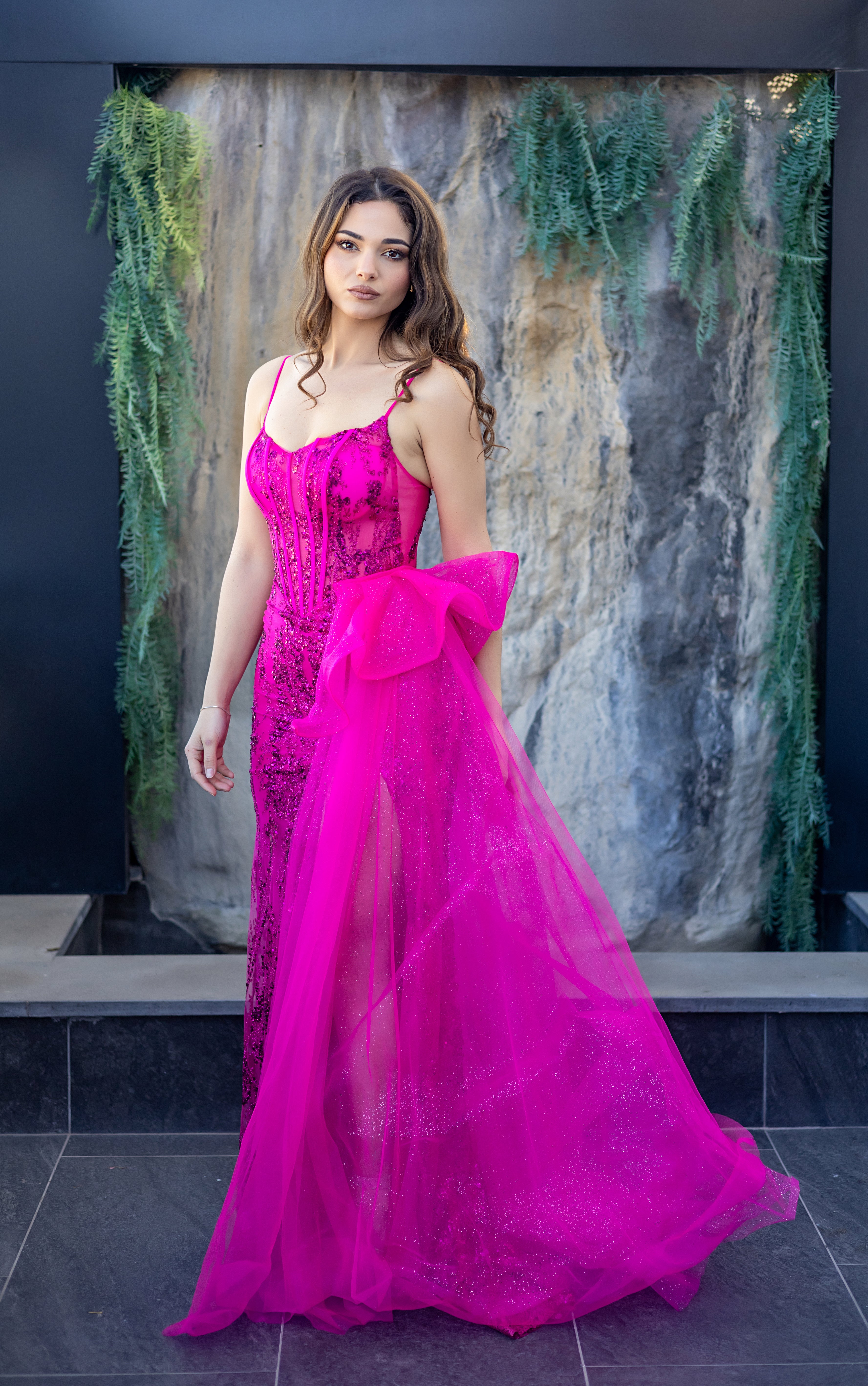 Abito a sirena con tulle laterale