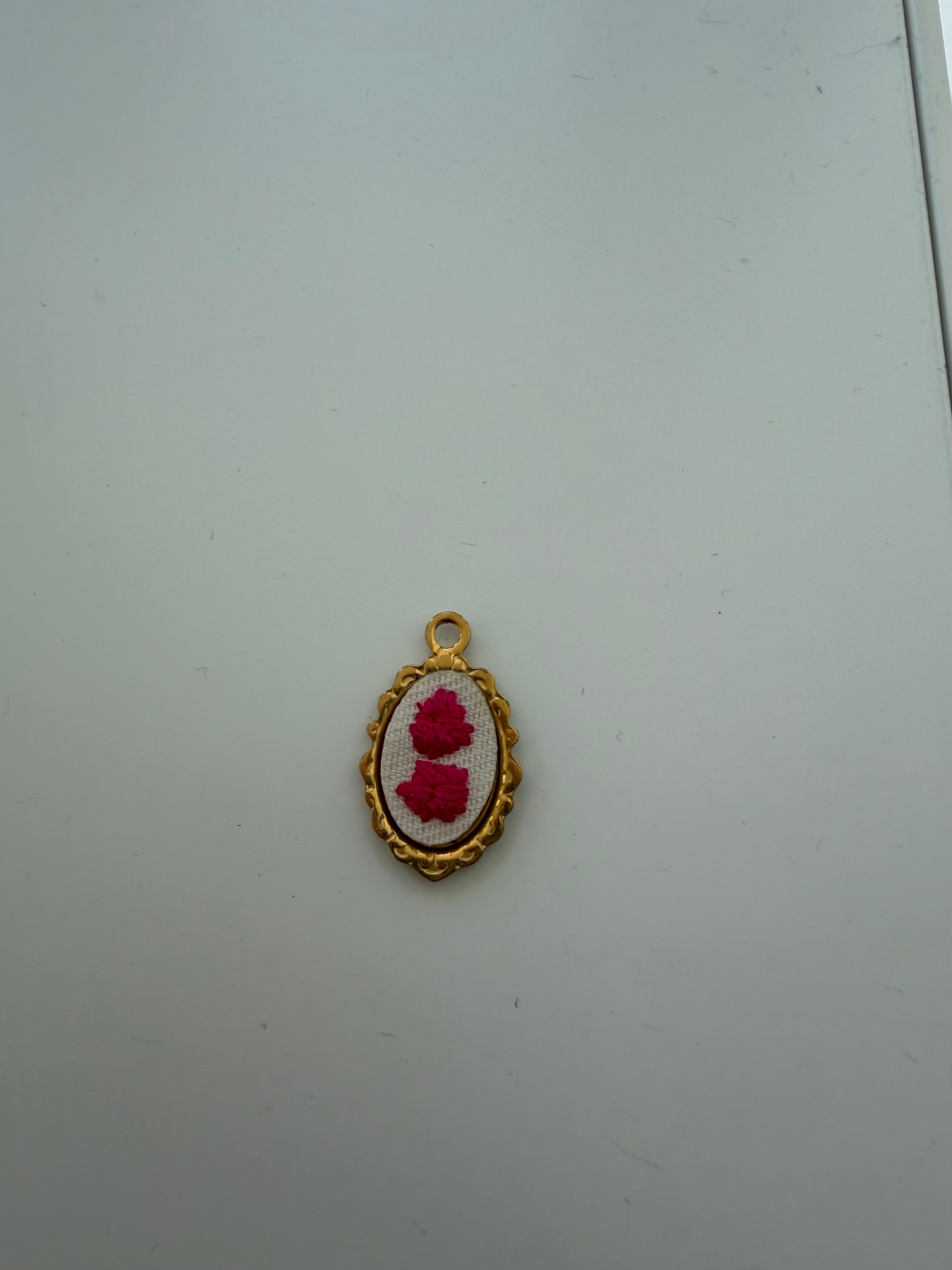 Collana filo magnetico con ciondolo a scelta