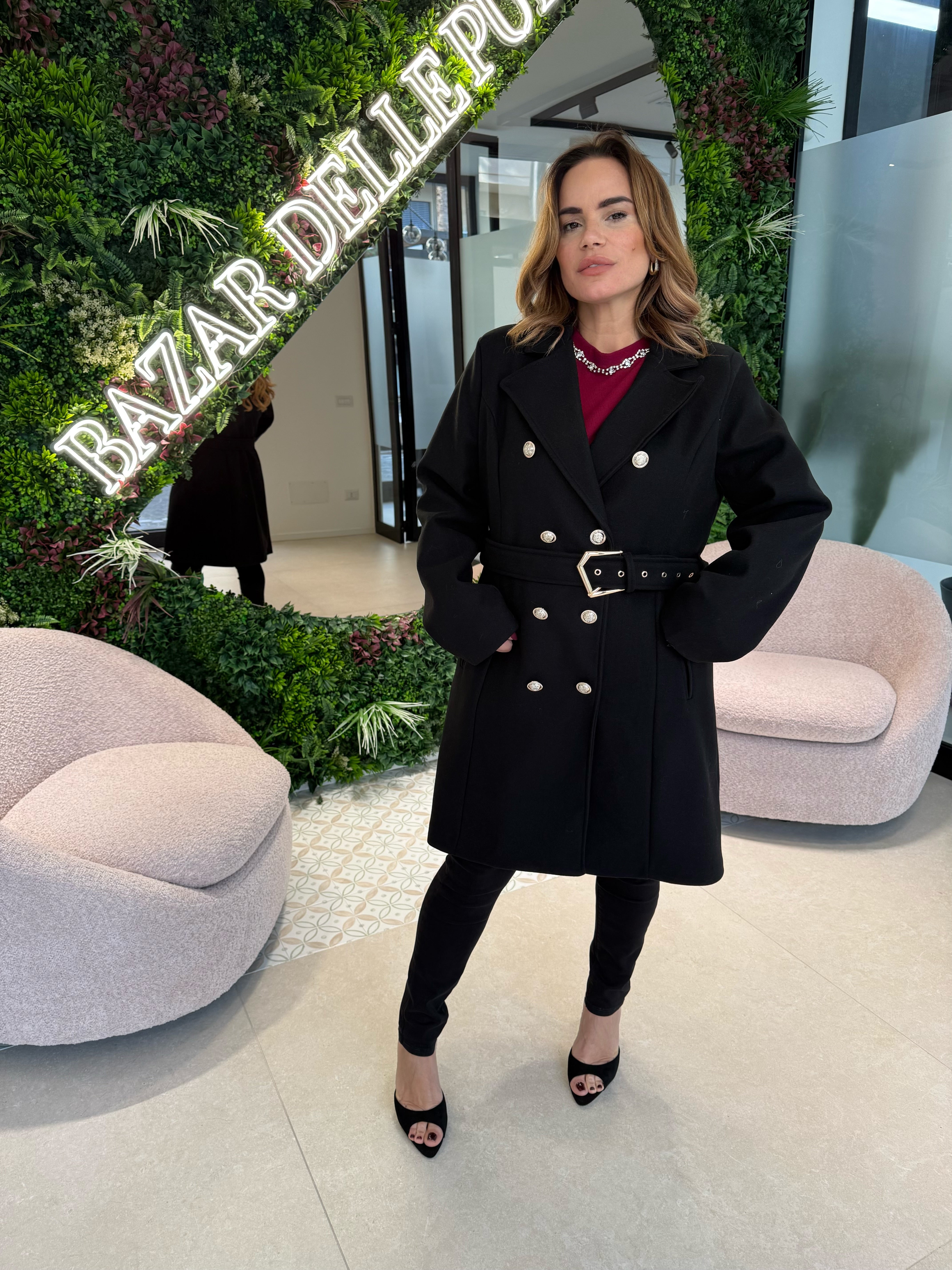 Cappotto con bottoni e cinta curvy