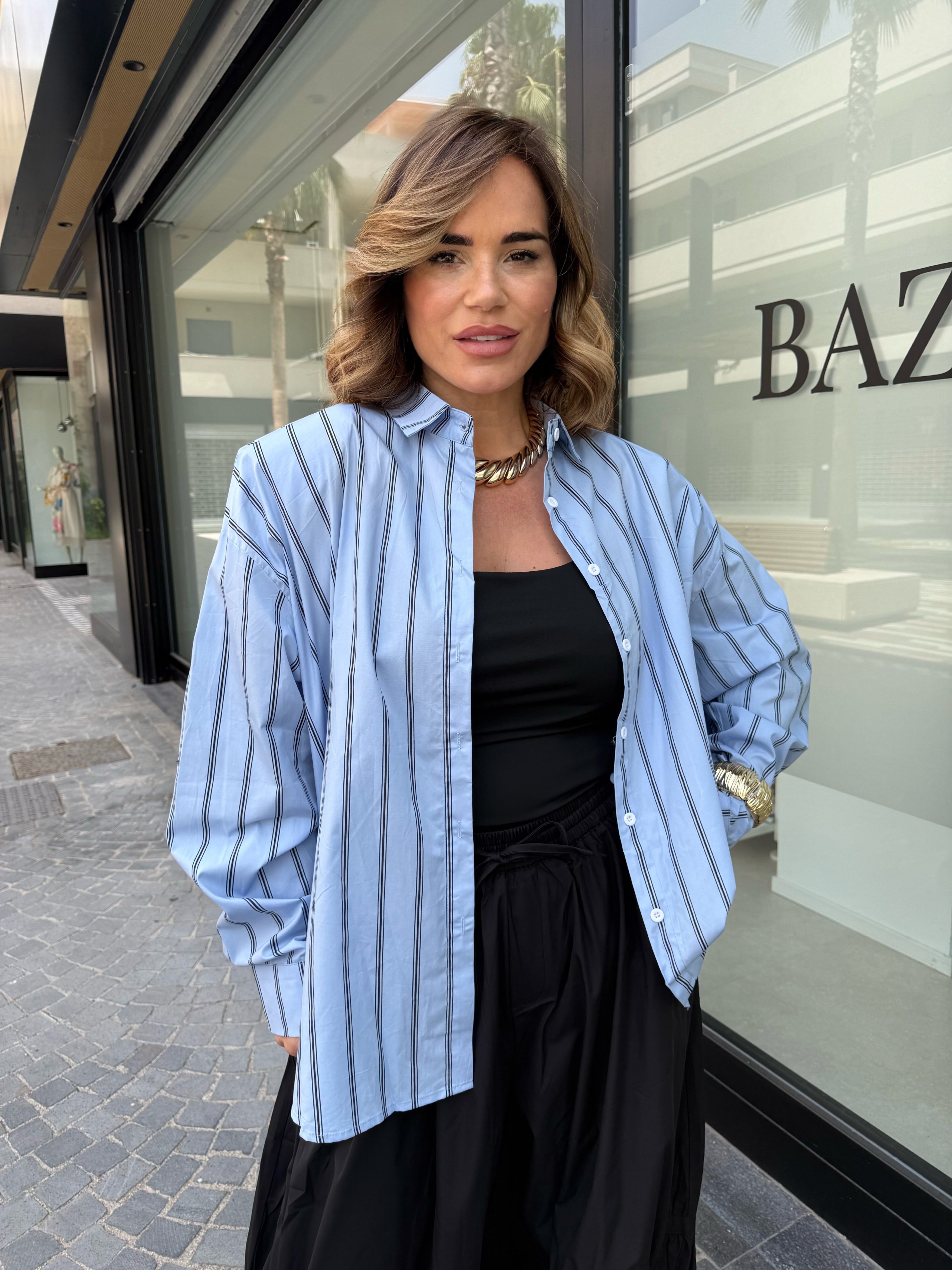 Camicia over rigata con spalline