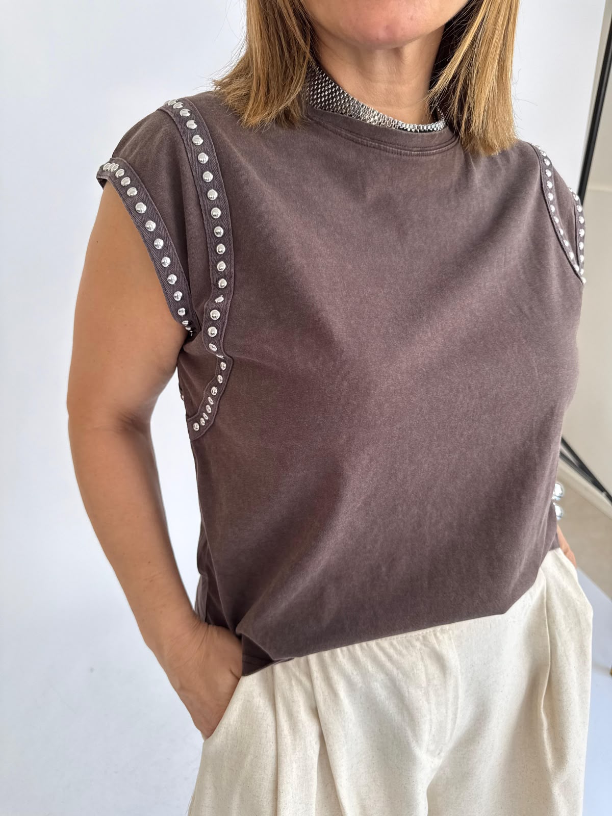 Canotta con borchie curvy