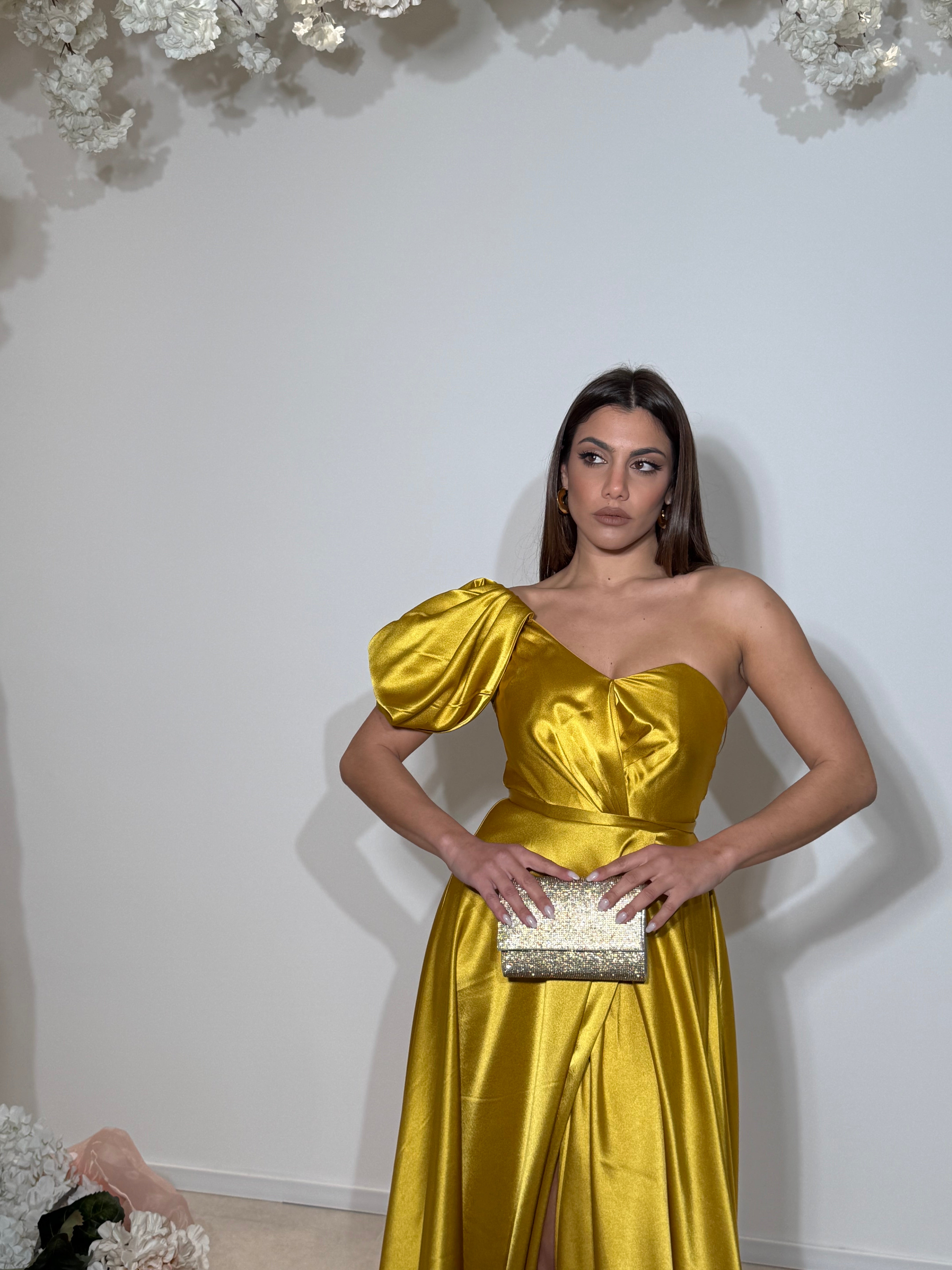 Abito monospalla ocra