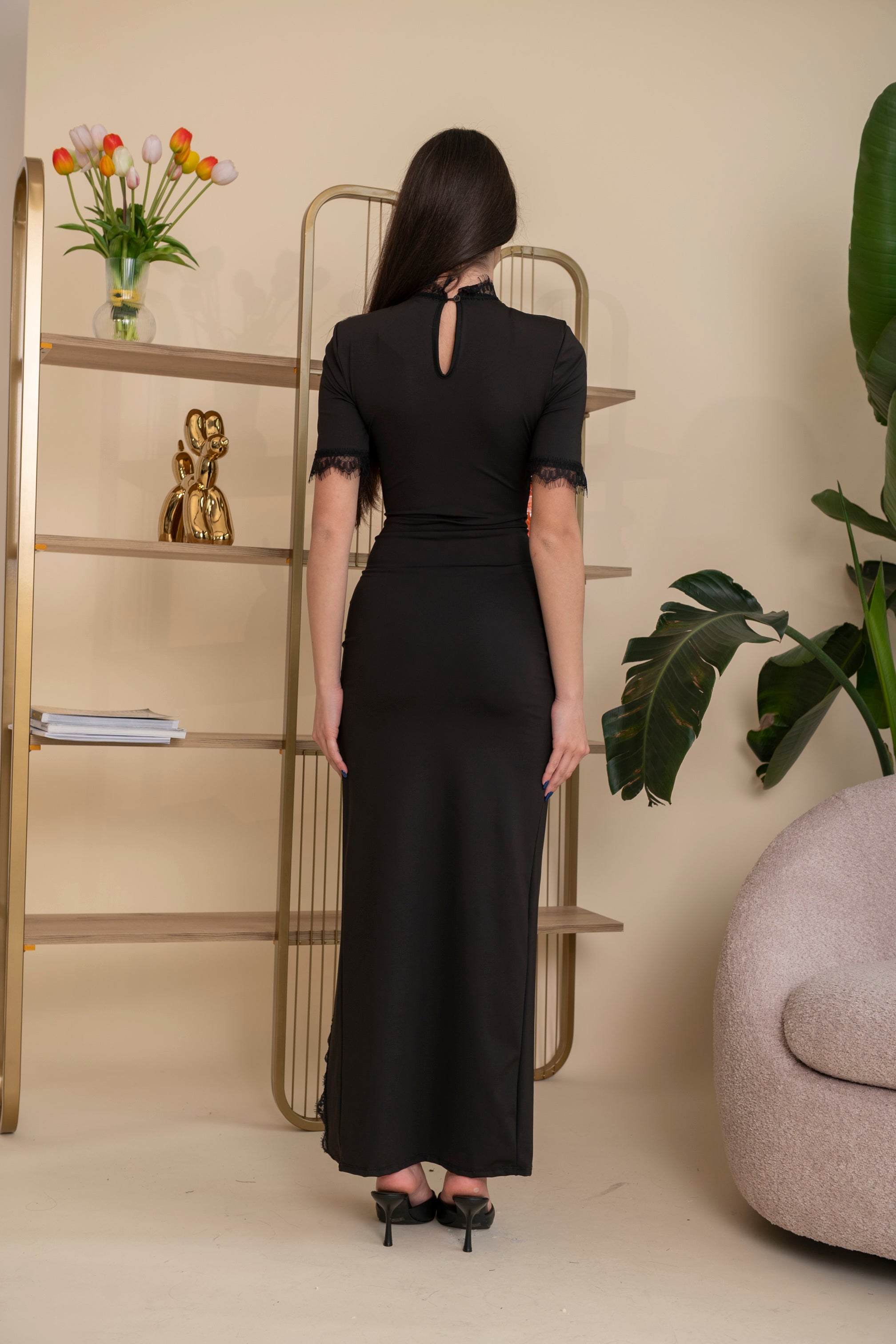 Abito goccia con dettagli in pizzo