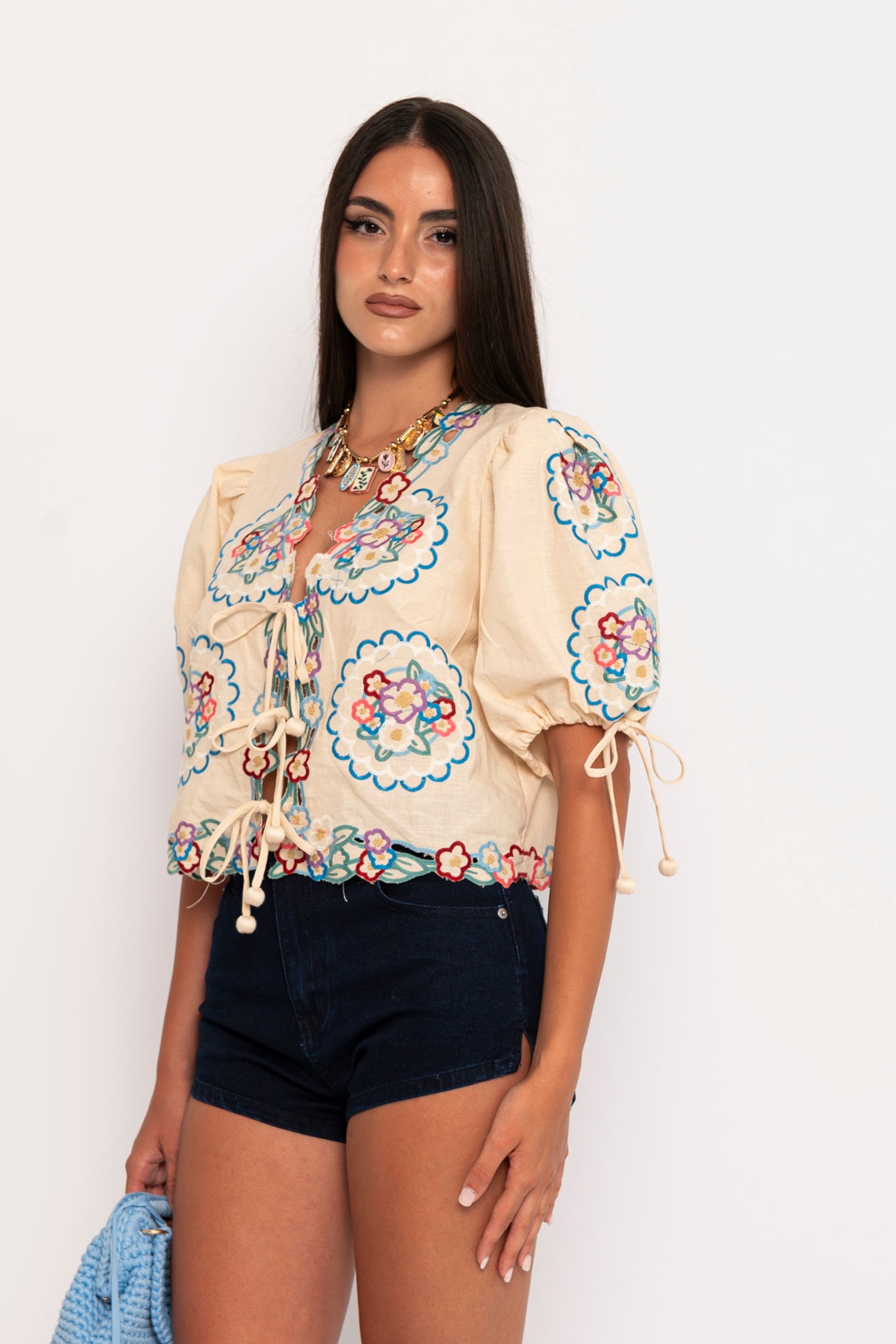 Camicia in lino con ricami colorati
