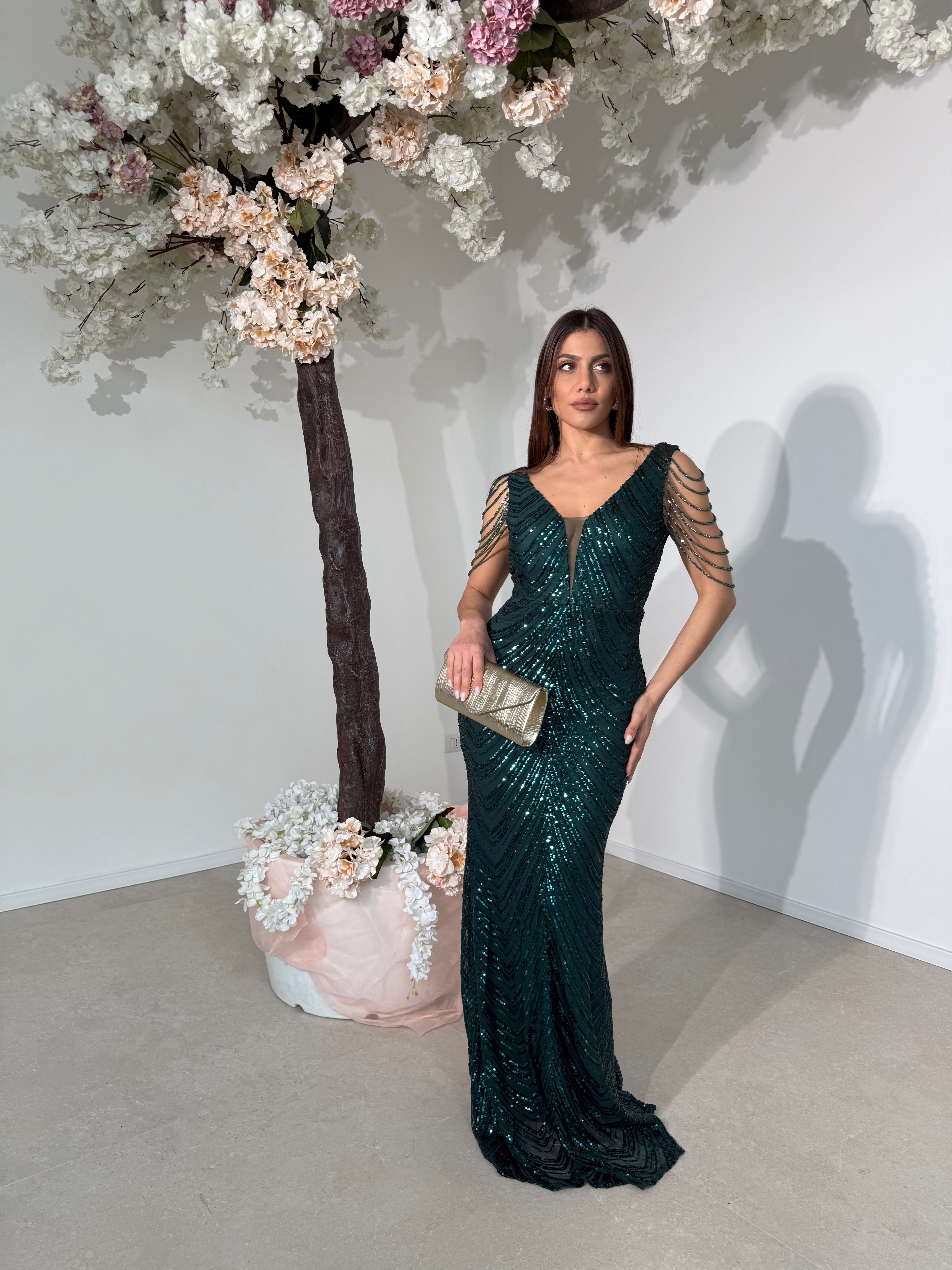 Abito cerimonia con perline sulle braccia