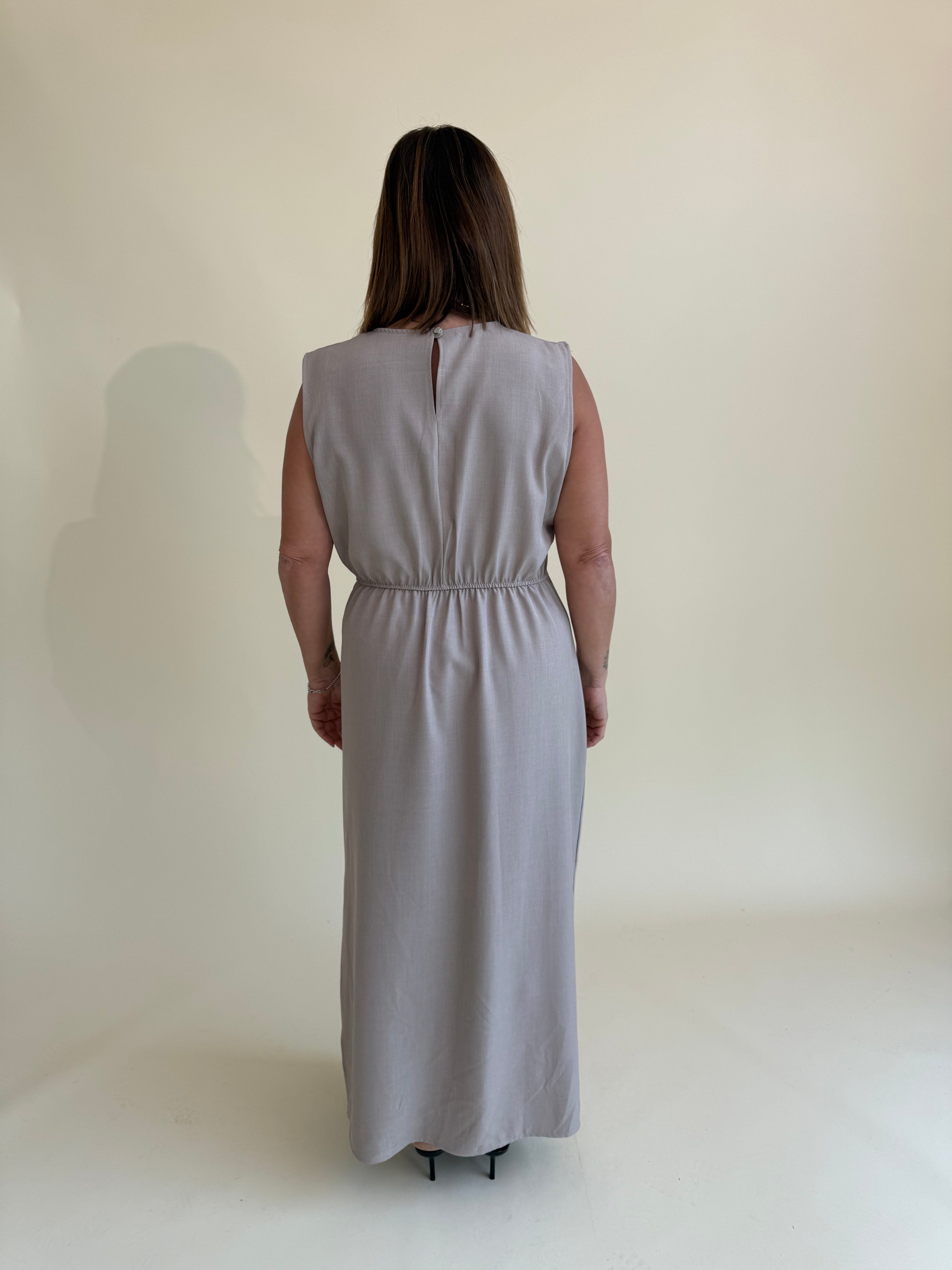 Abito tubino con dettaglio gold curvy