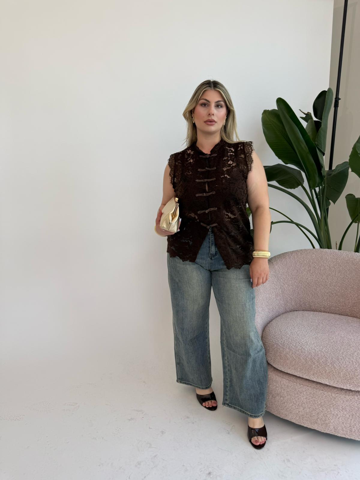 Camicia in pizzo con chiusura nodo curvy
