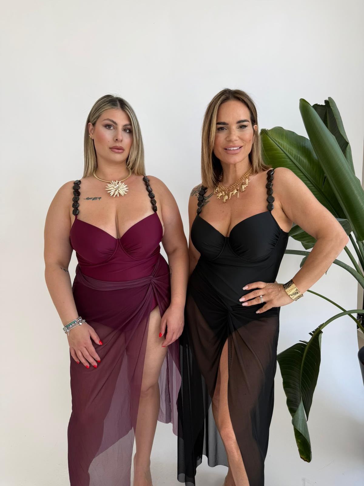 Bikini intero con pietre e gonna curvy