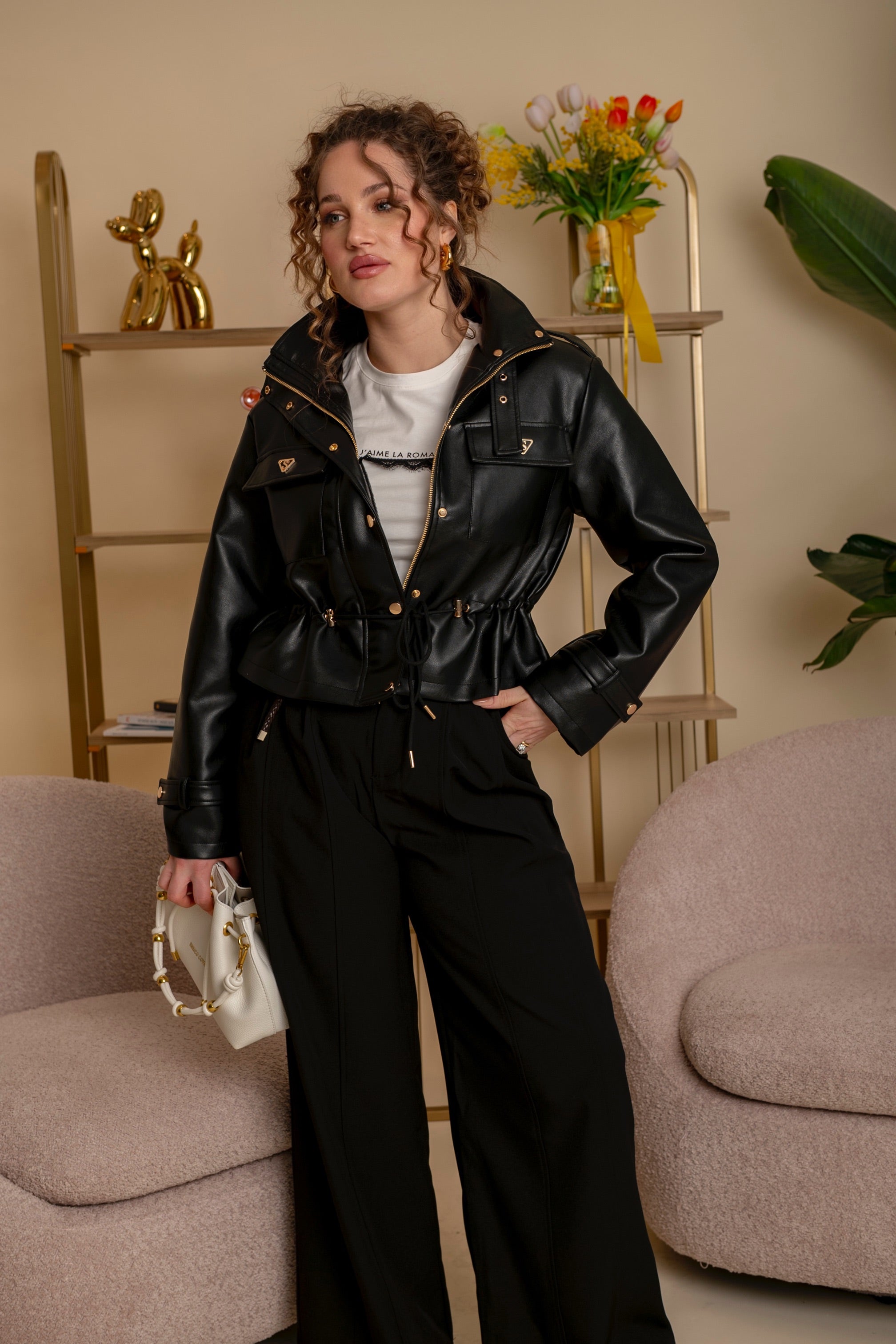 Giubbino in ecopelle con dettagli gold