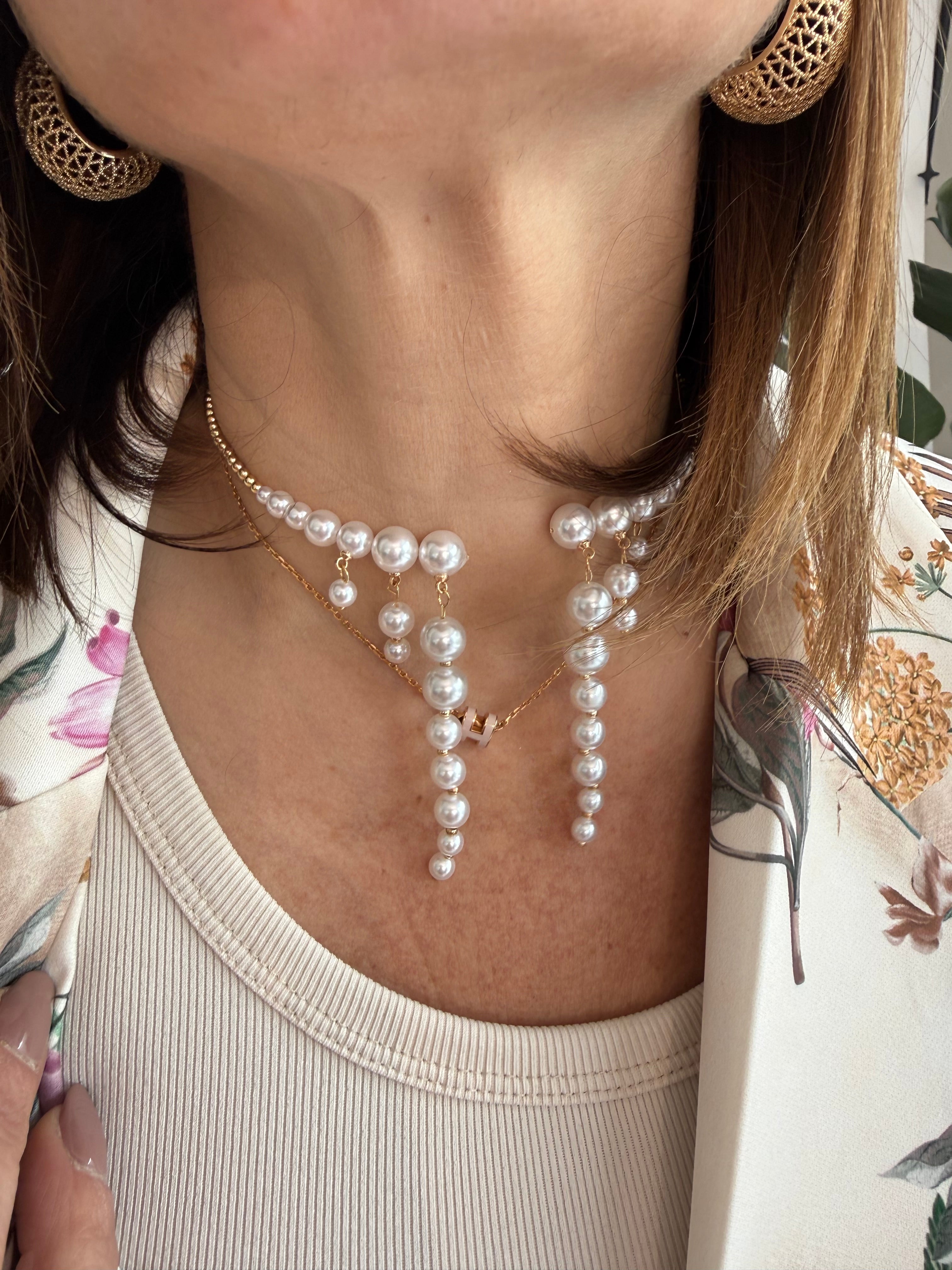 Collana girocollo con perle pendenti