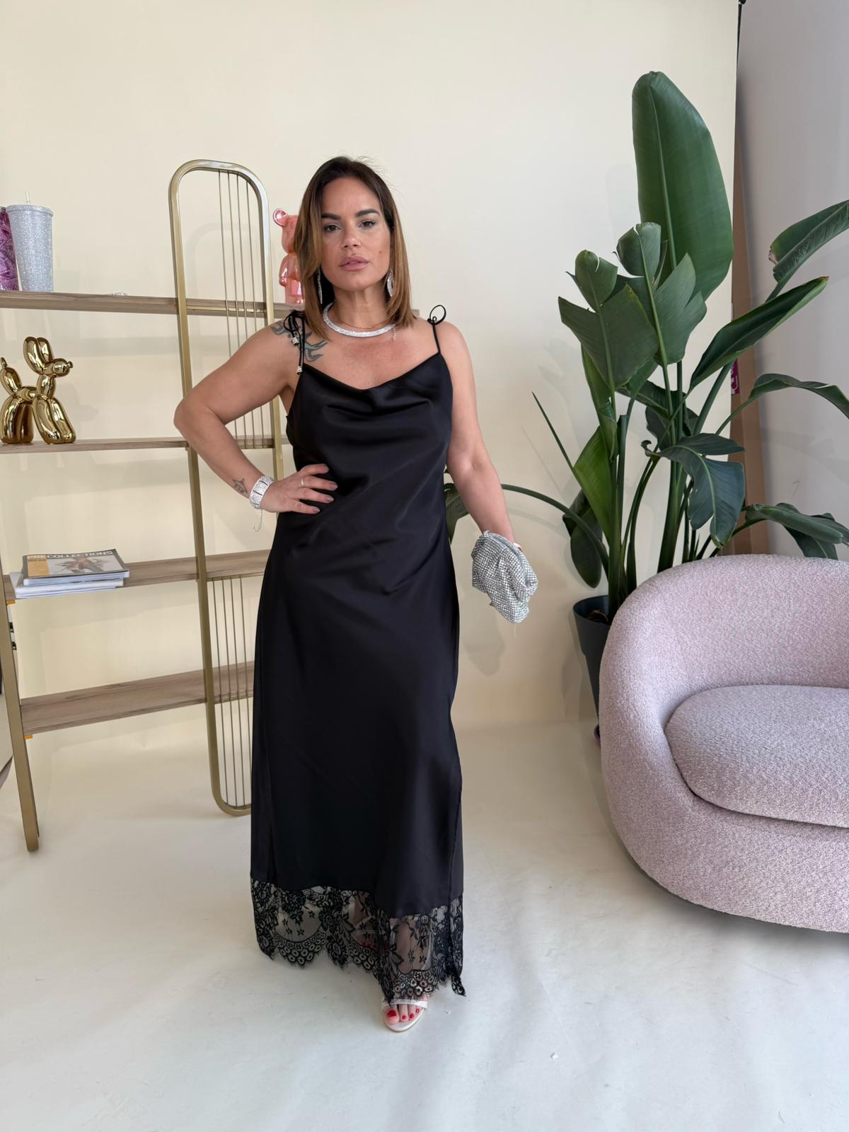 Abito in raso e pizzo curvy