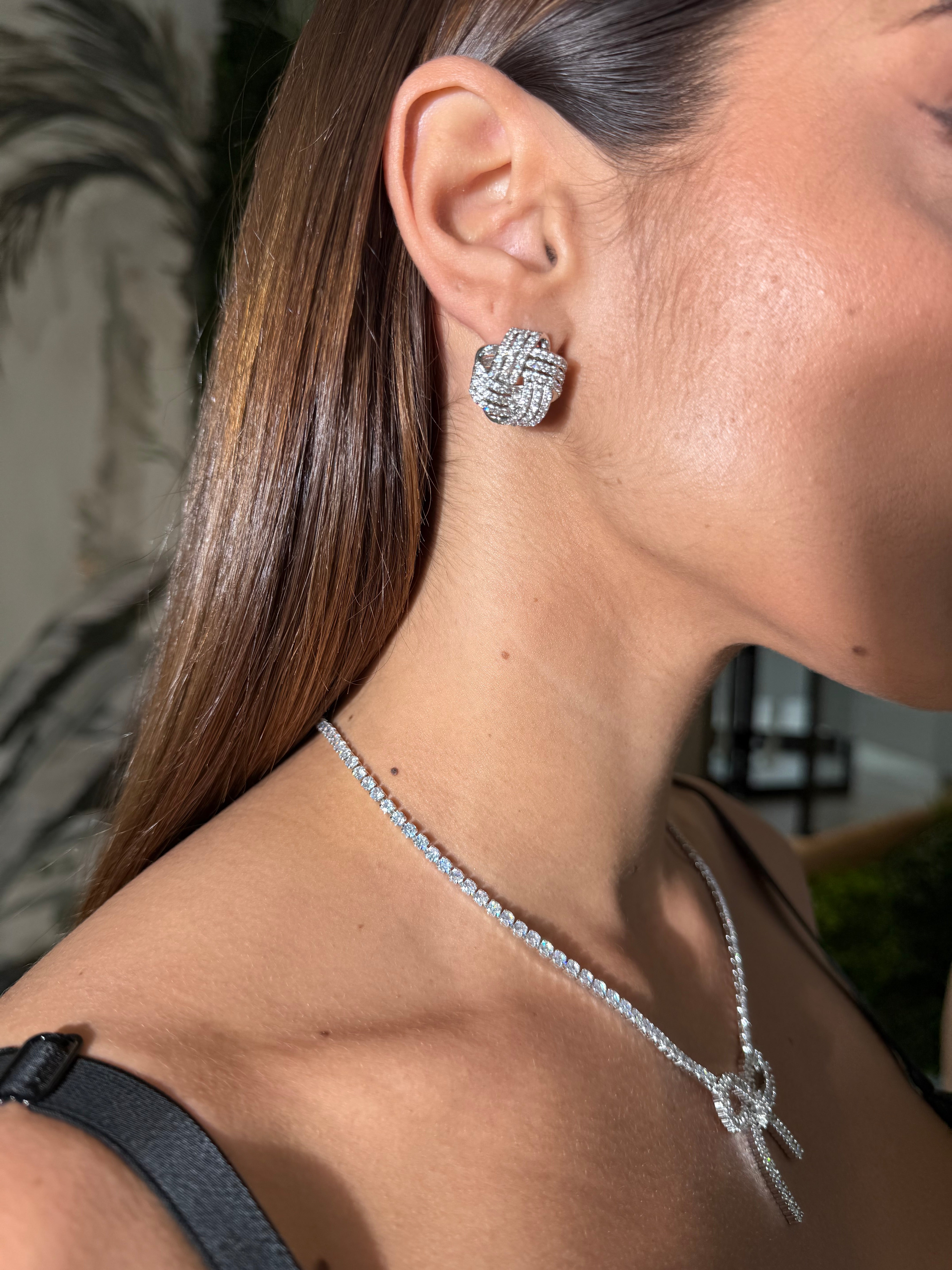 Orecchini quadrati intrecciati strass