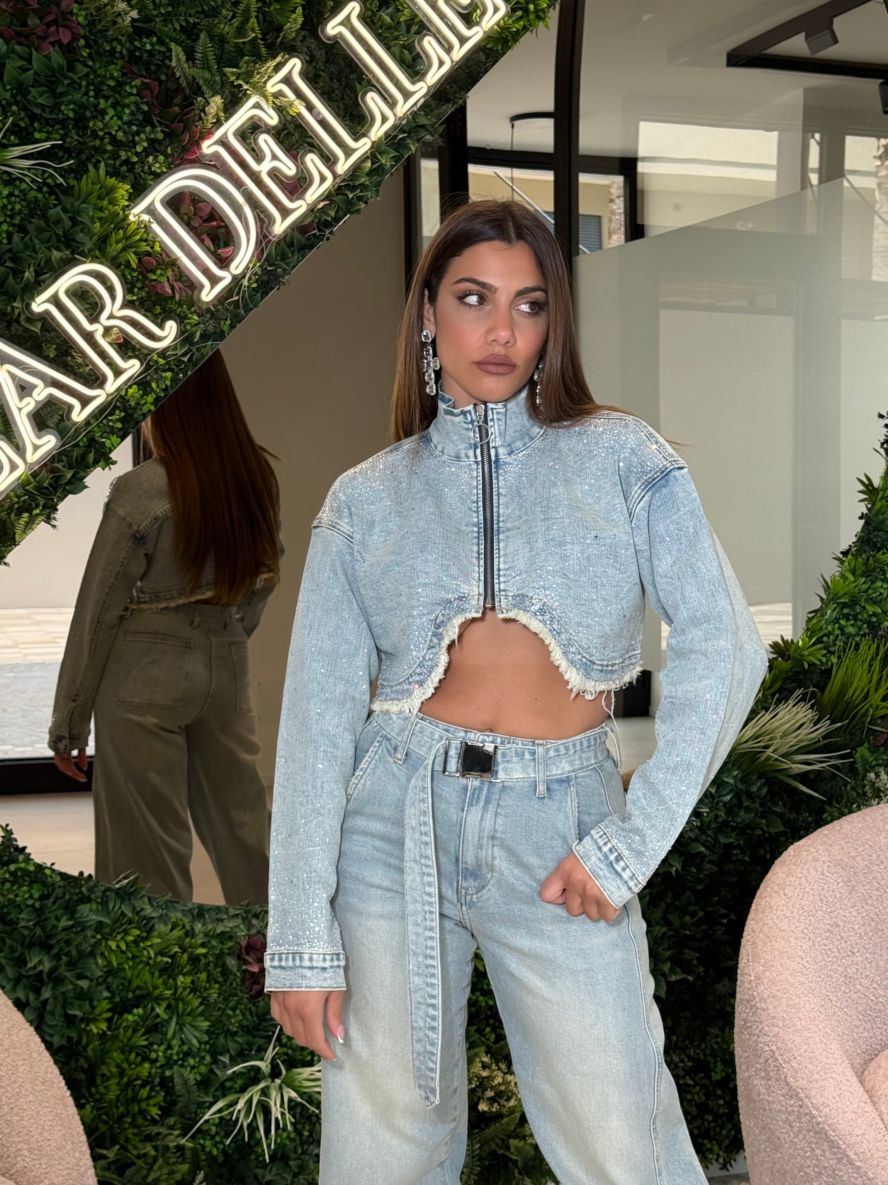Giubbino crop denim con strass