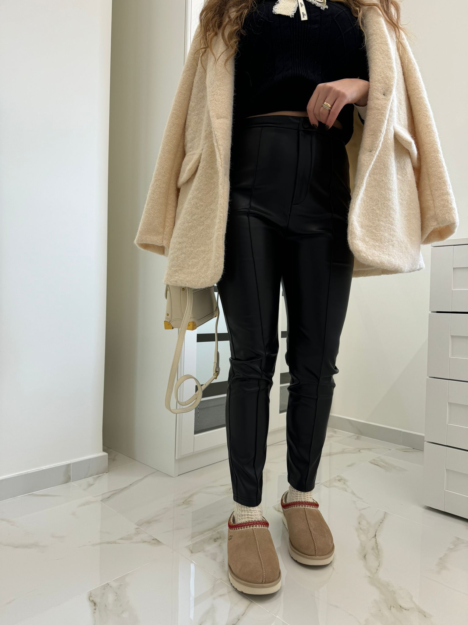 Pantalone ecopelle felpato all’interno