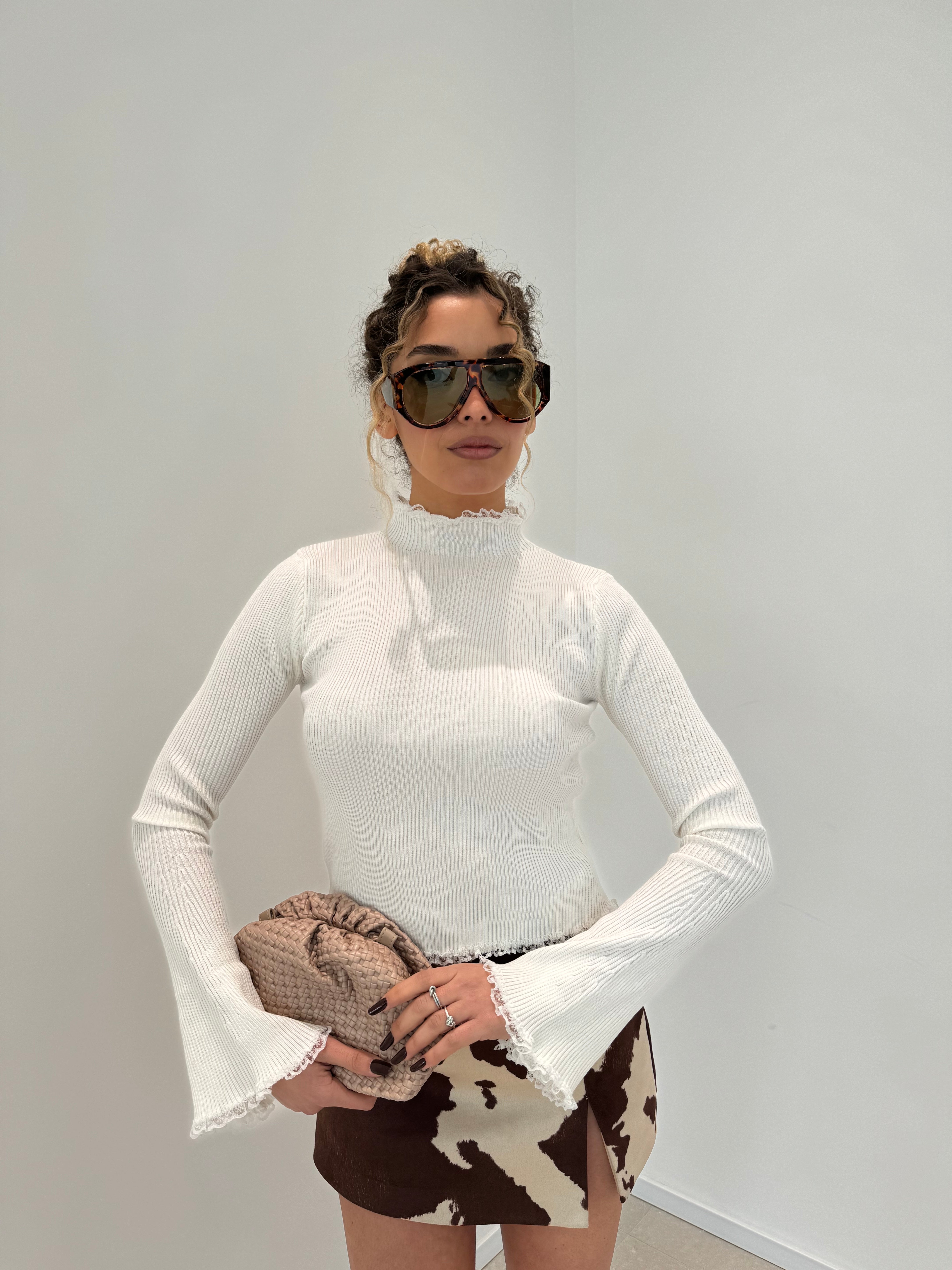 Maglia costina con maniche larghe