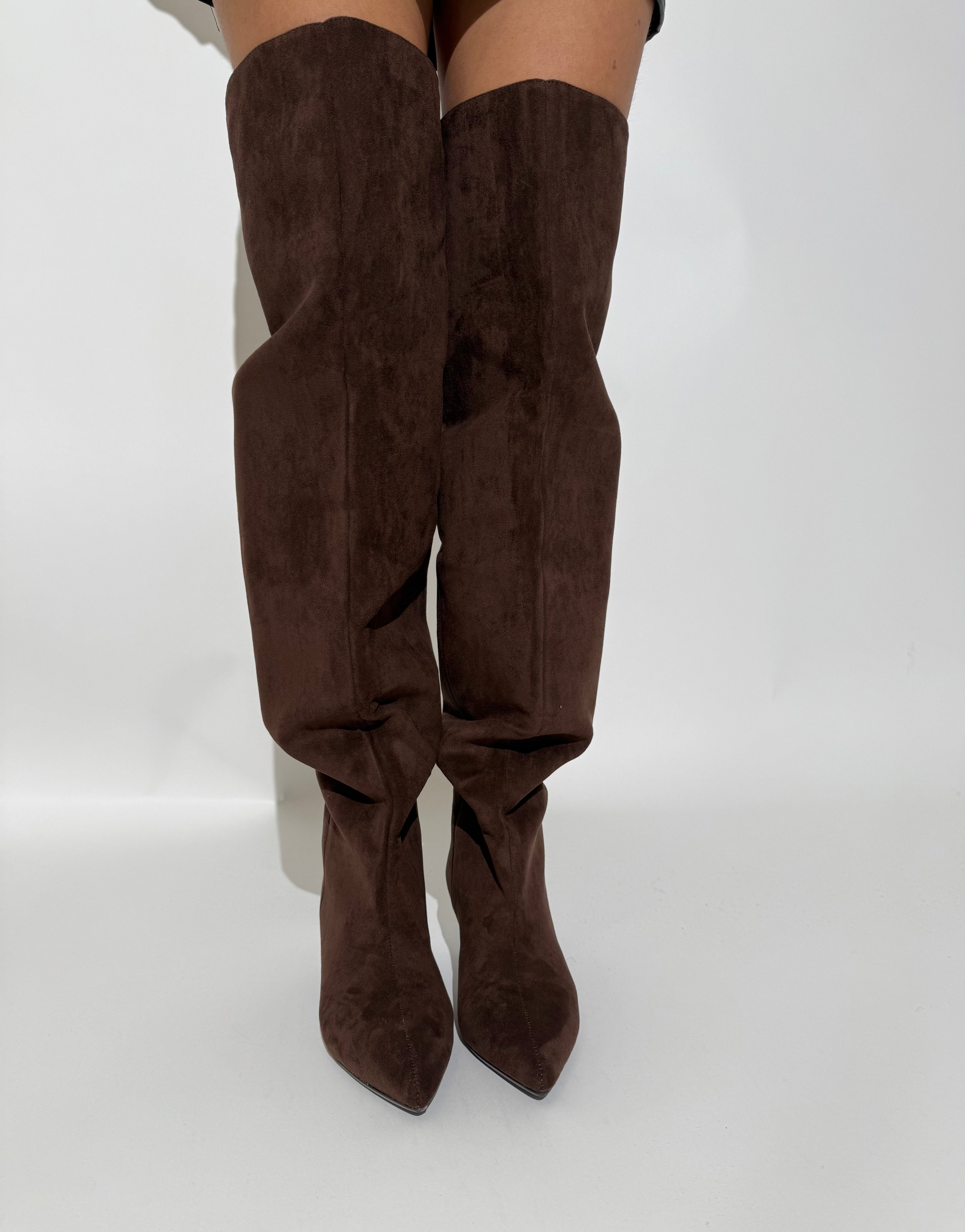Stivale super alto in camoscio