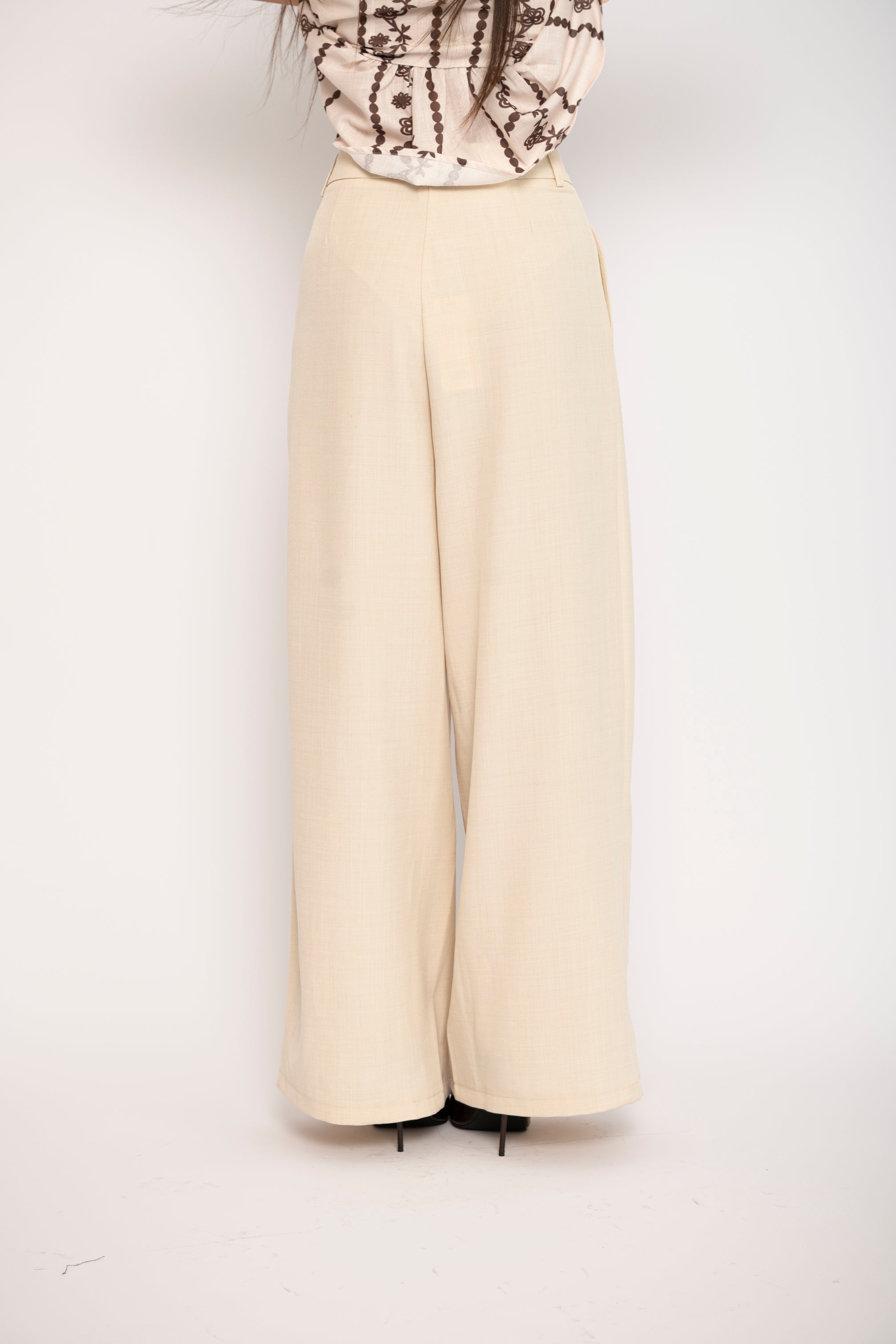 Pantalone palazzo con cintura inclusa