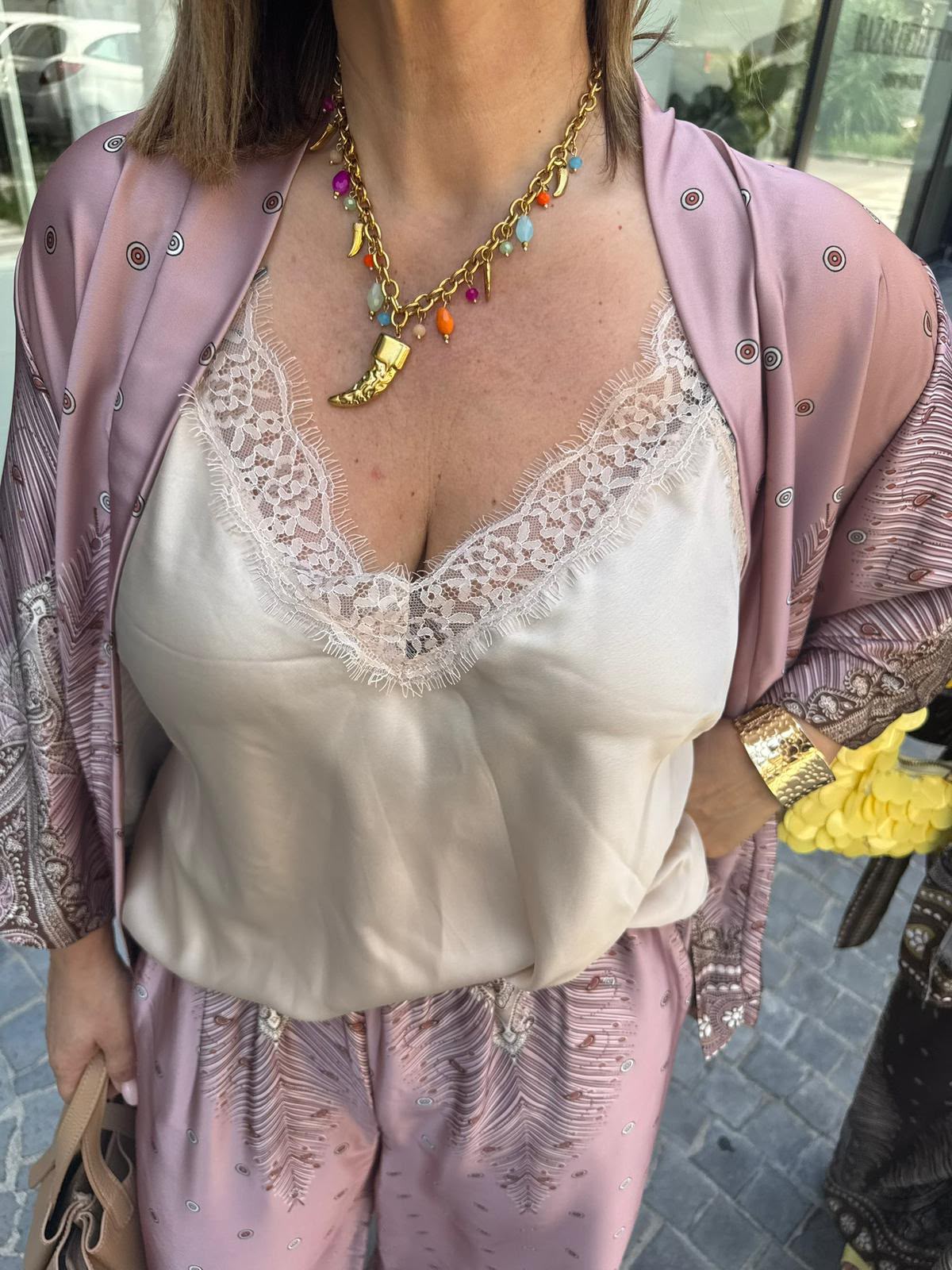 Canotta beige in raso con pizzo curvy