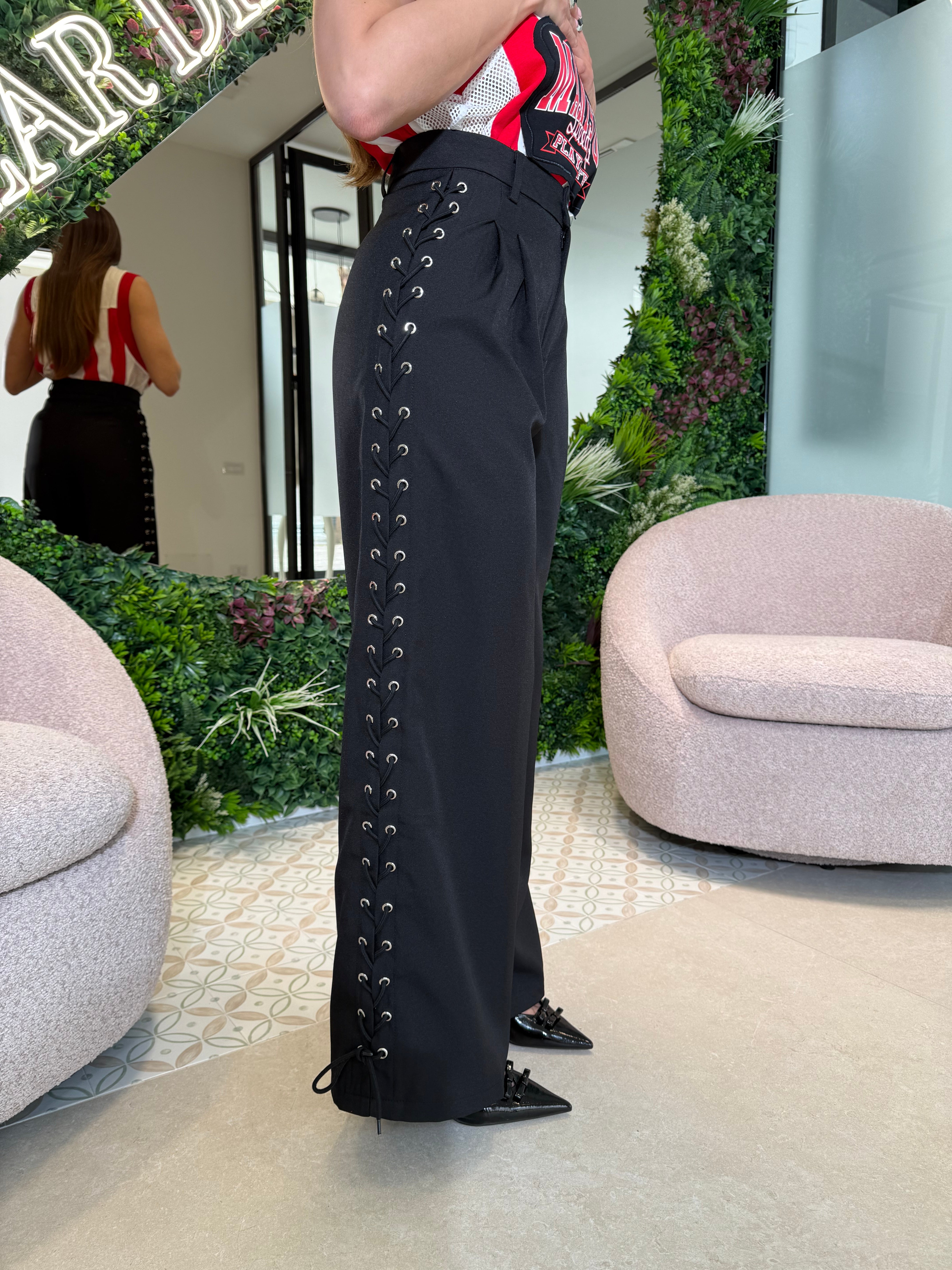 Pantalone con stringhe