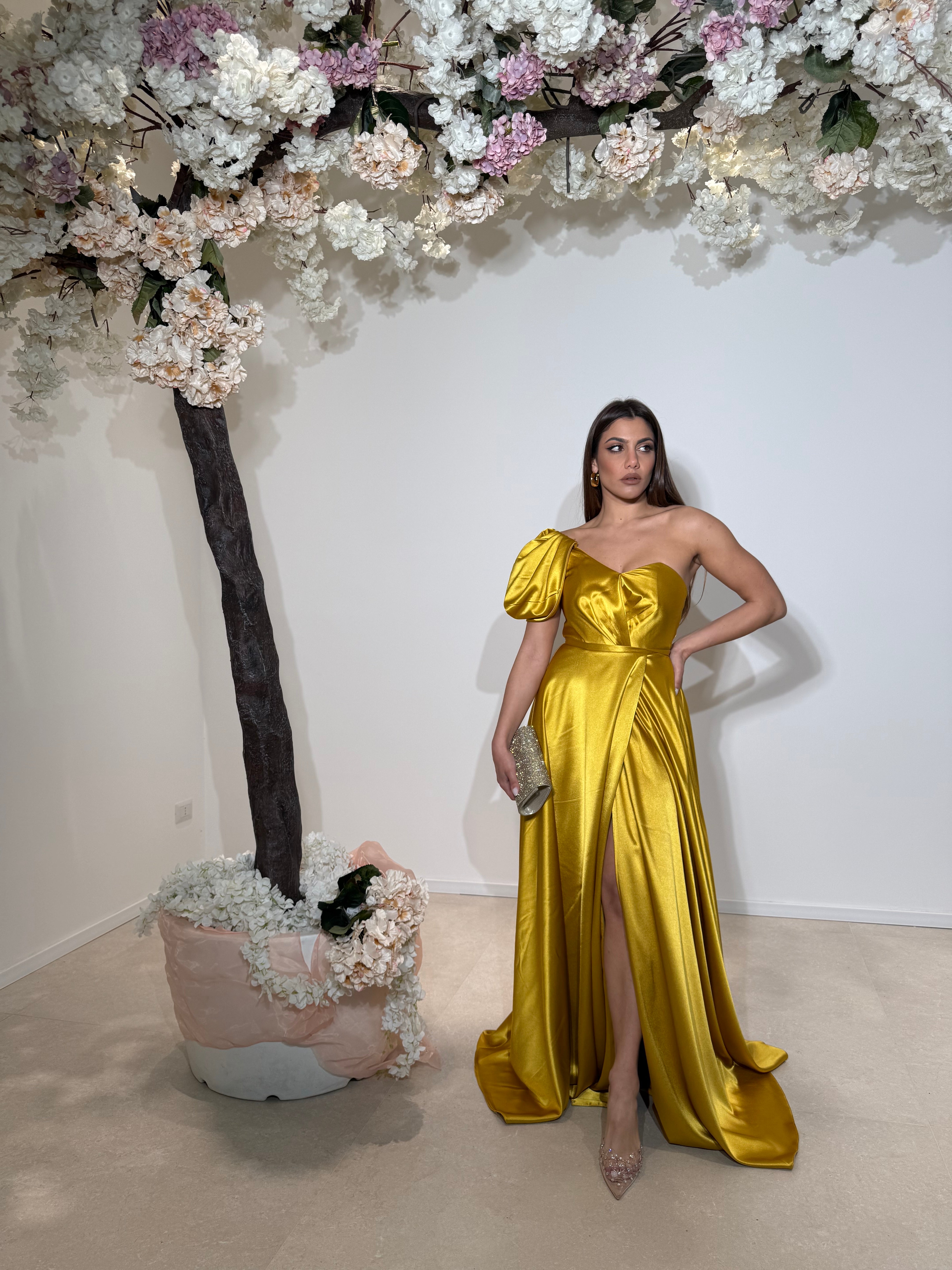 Abito monospalla ocra