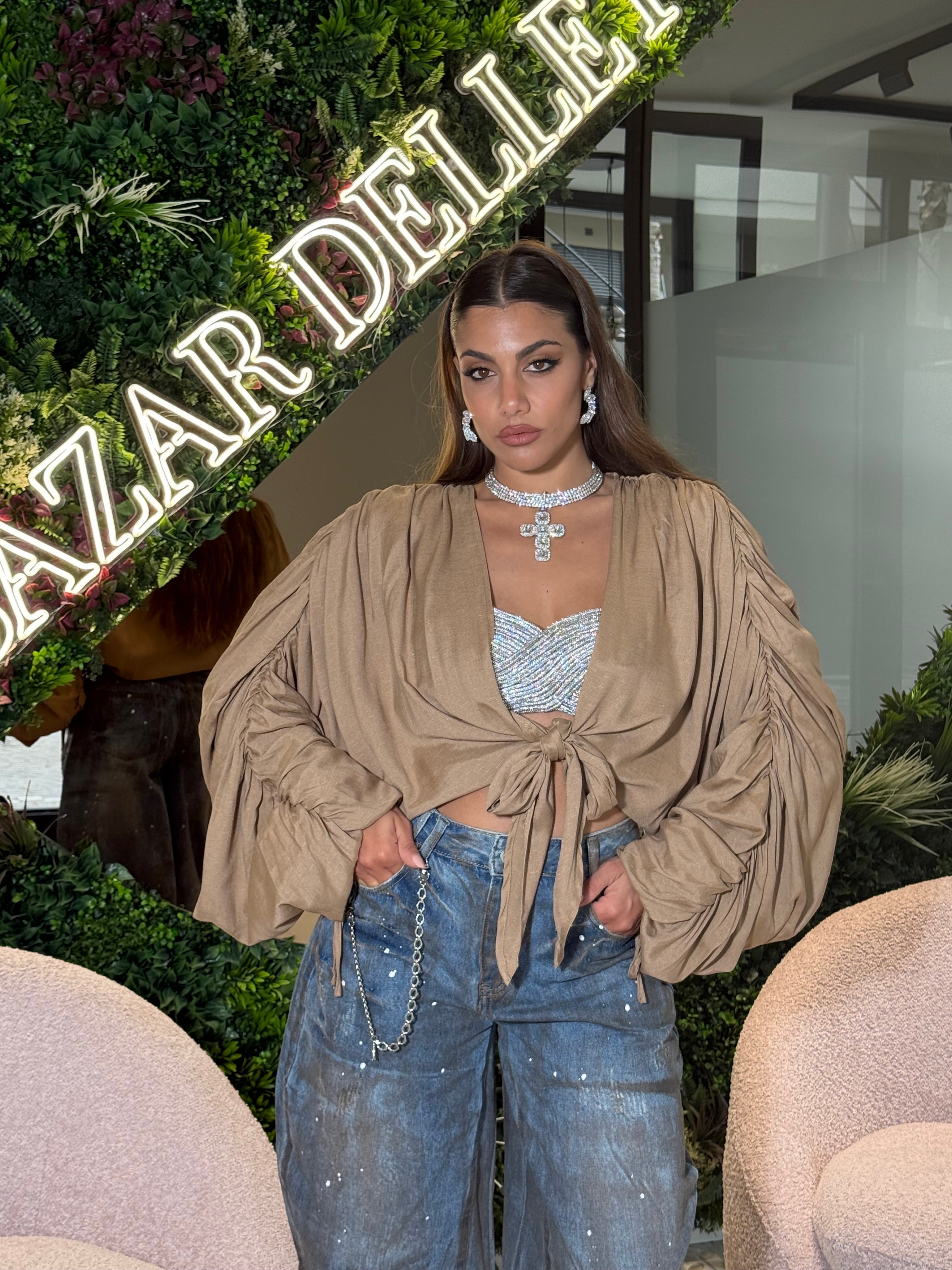 Camicia con drappeggio sulle maniche