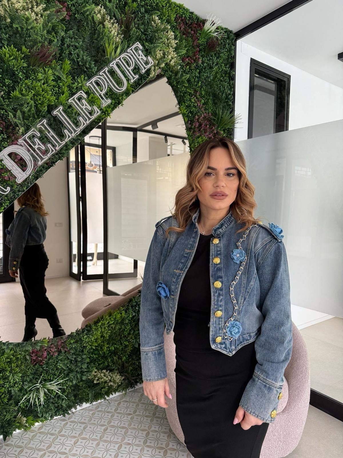 Giubbino denim fiorellini in rilievo