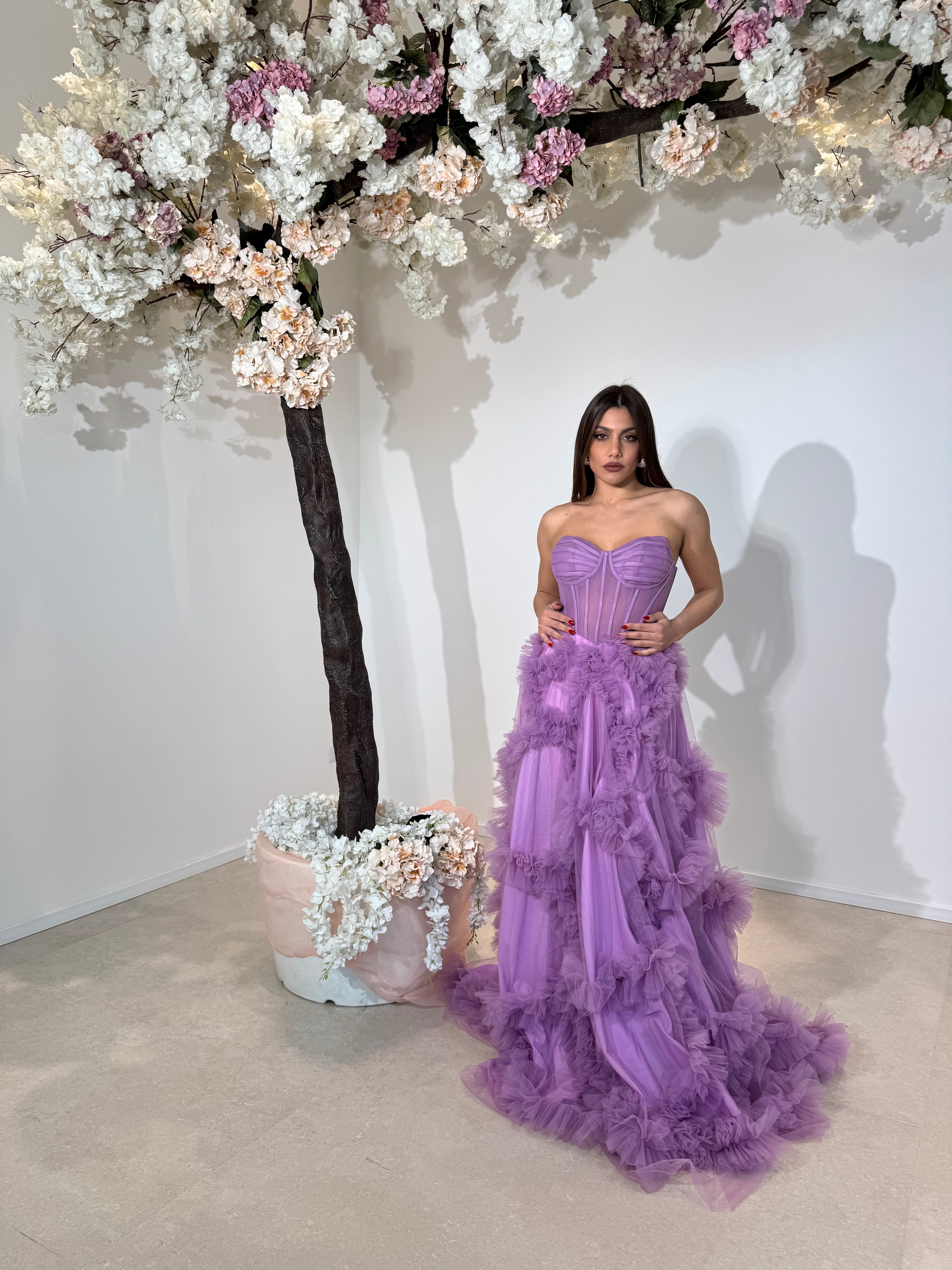 Abito lungo in tulle con corpetto viola