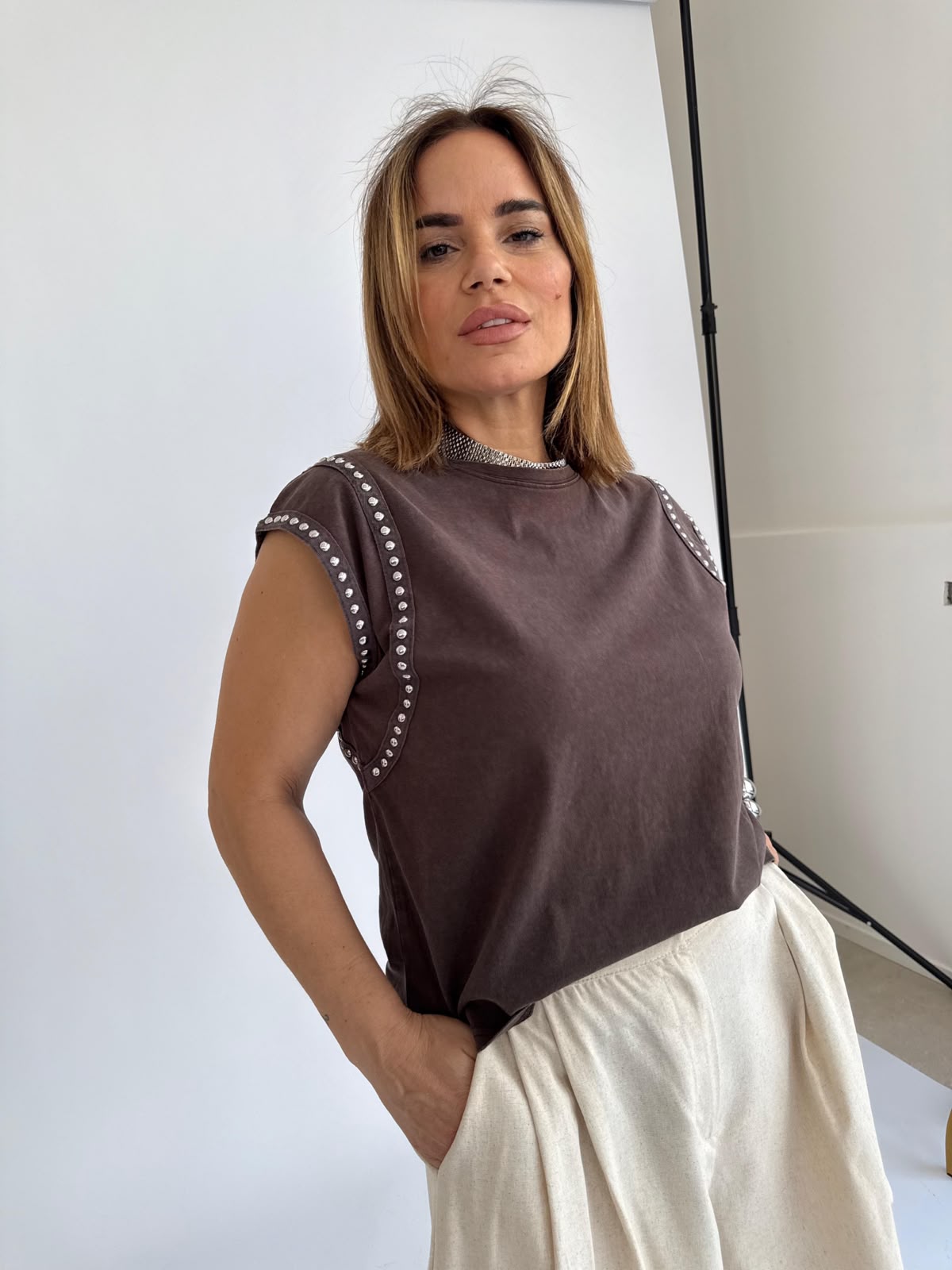 Canotta con borchie curvy