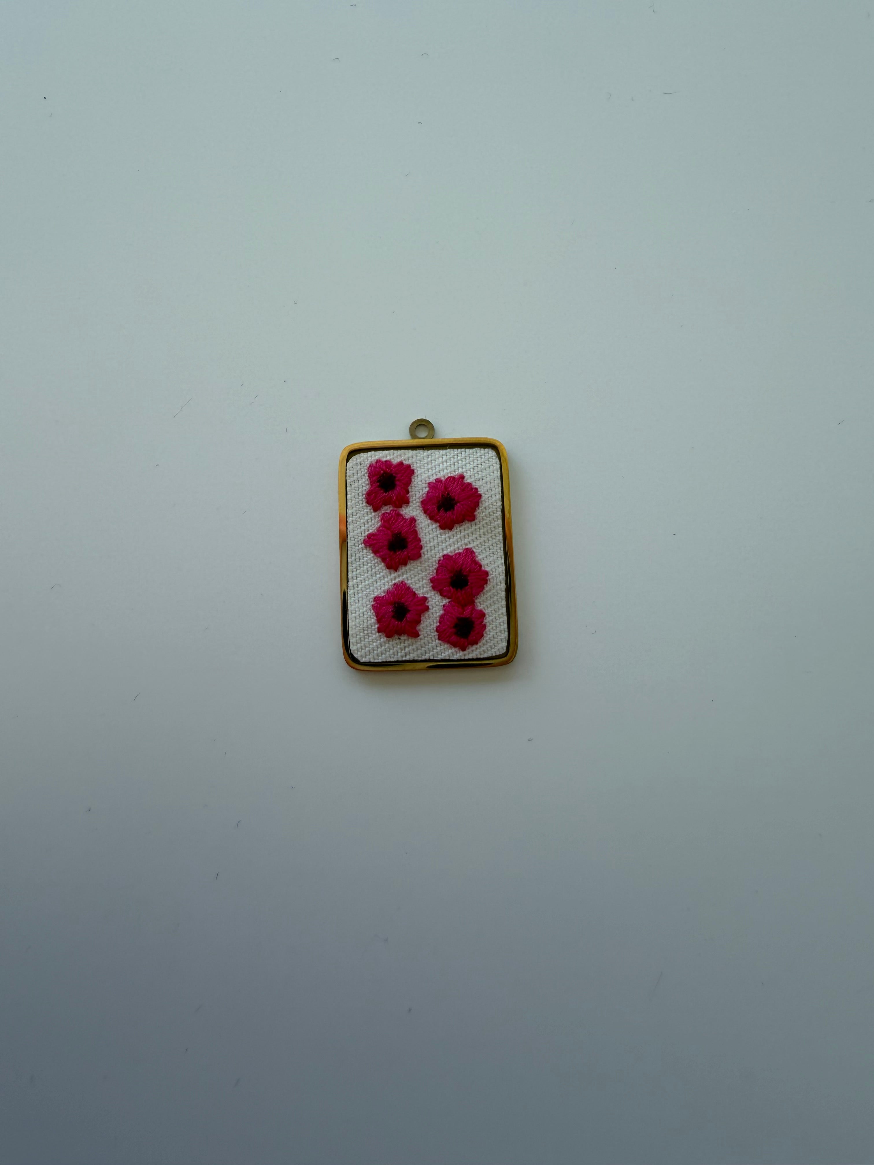 Collana filo magnetico con ciondolo a scelta
