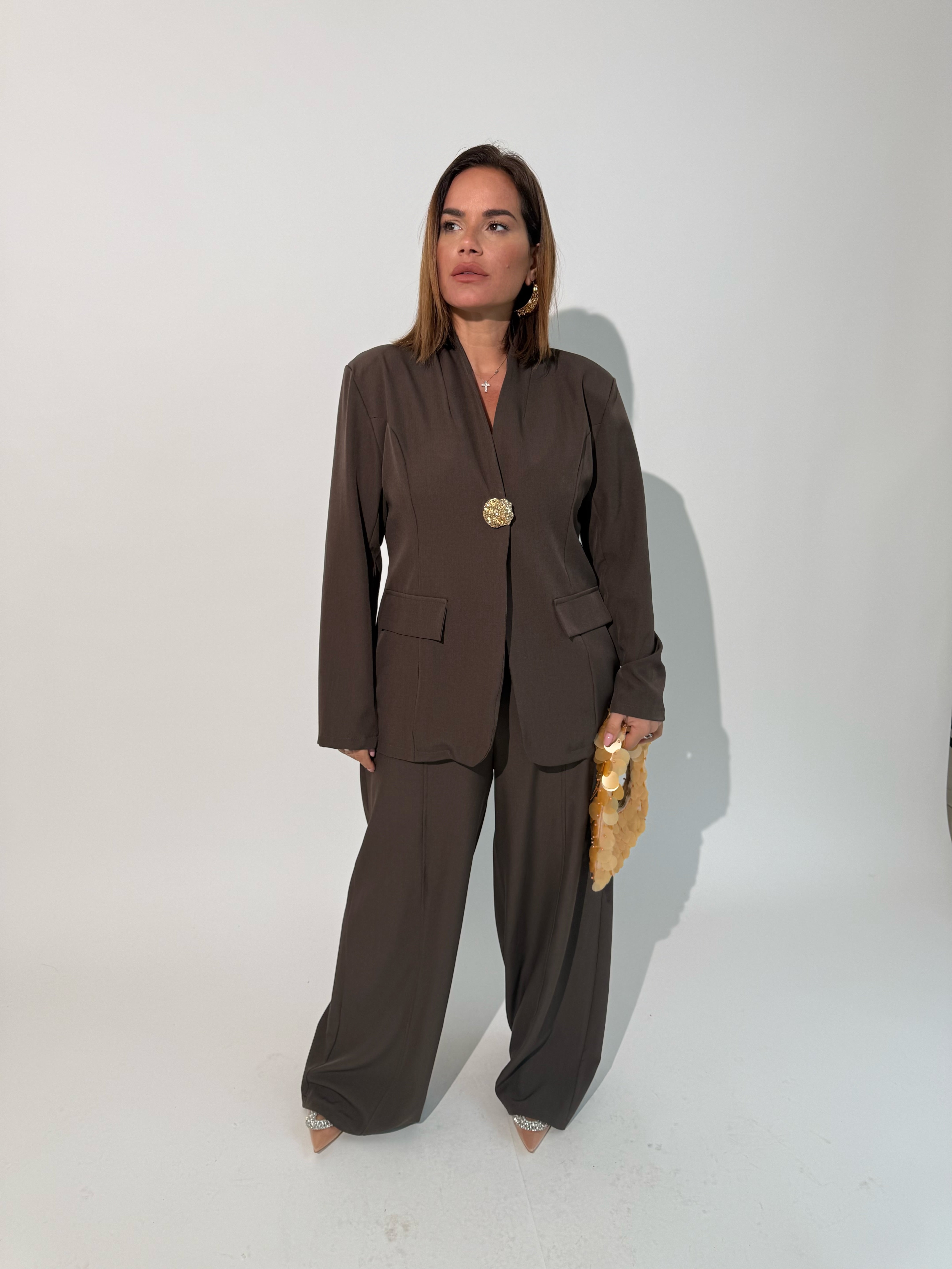 Tailleur con bottone oro curvy