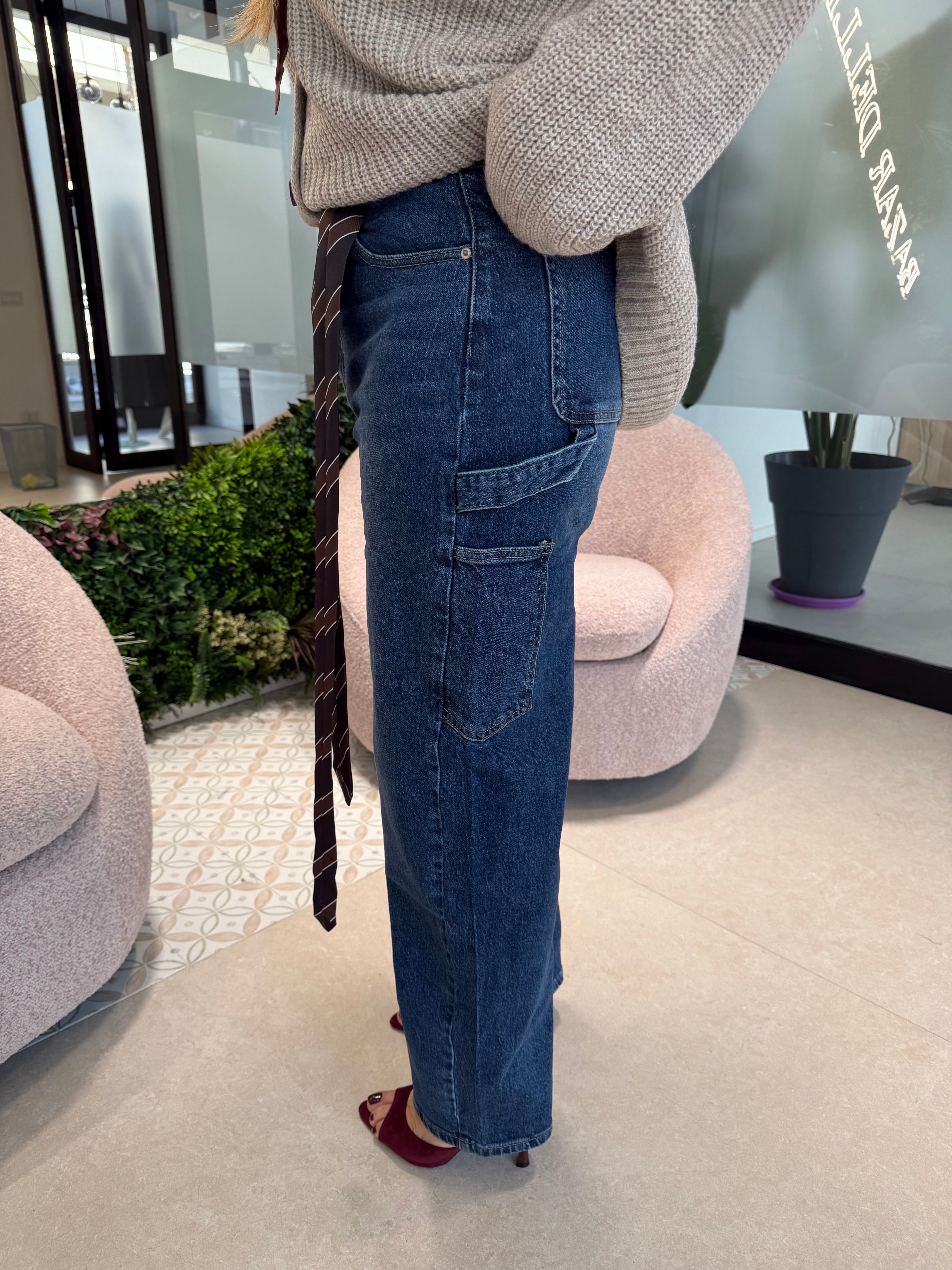 Jeans ballon con cravatta