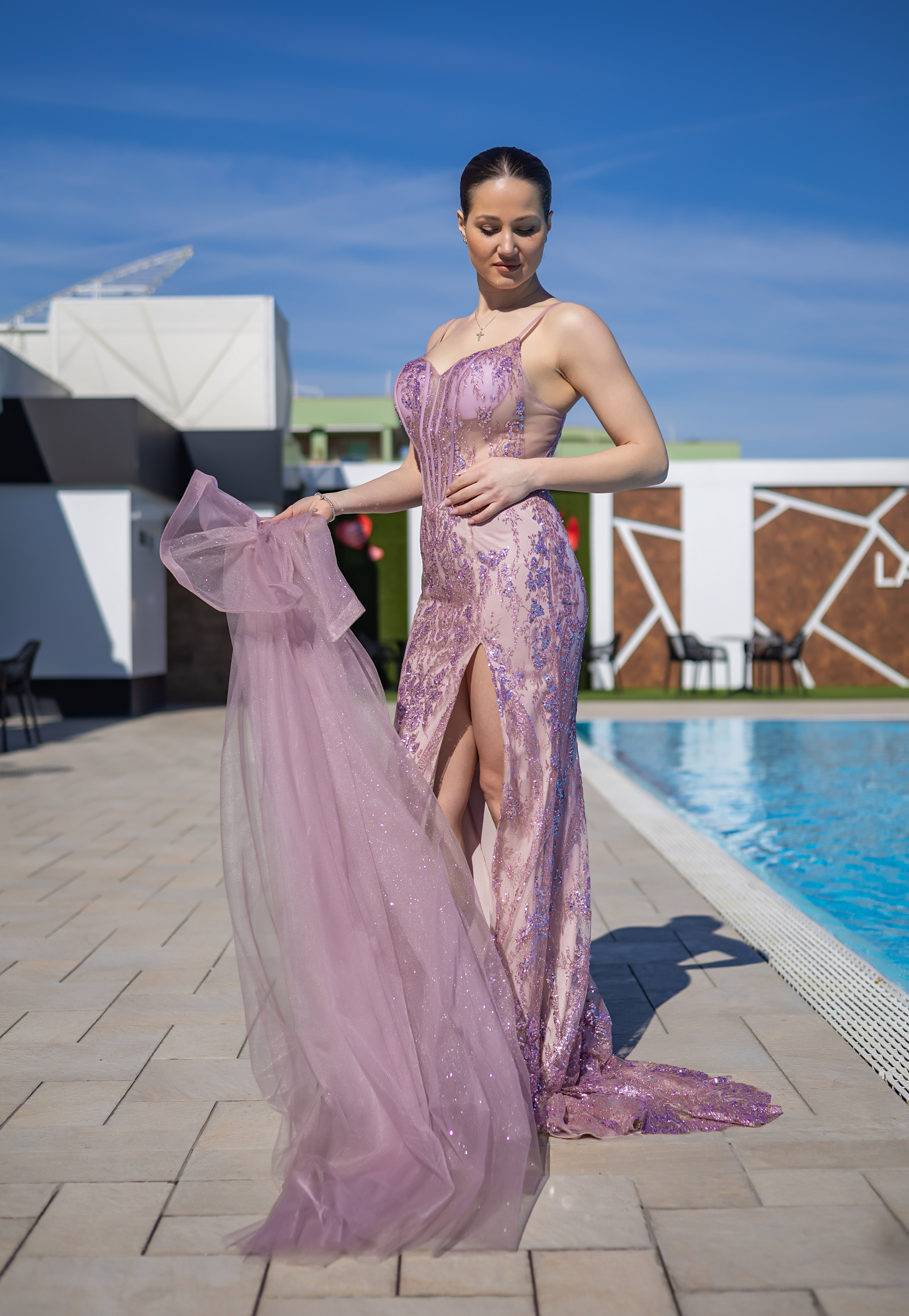 Abito a sirena con tulle laterale