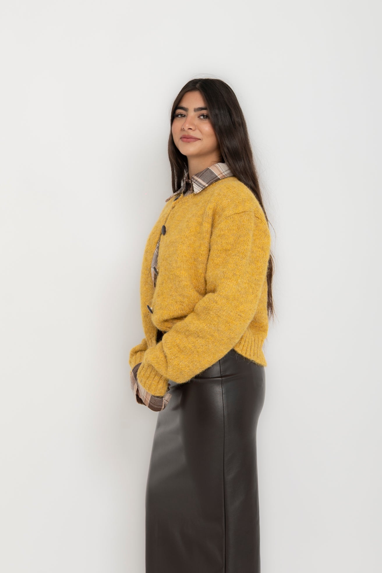 Cardigan senape con bottoni ecopelle