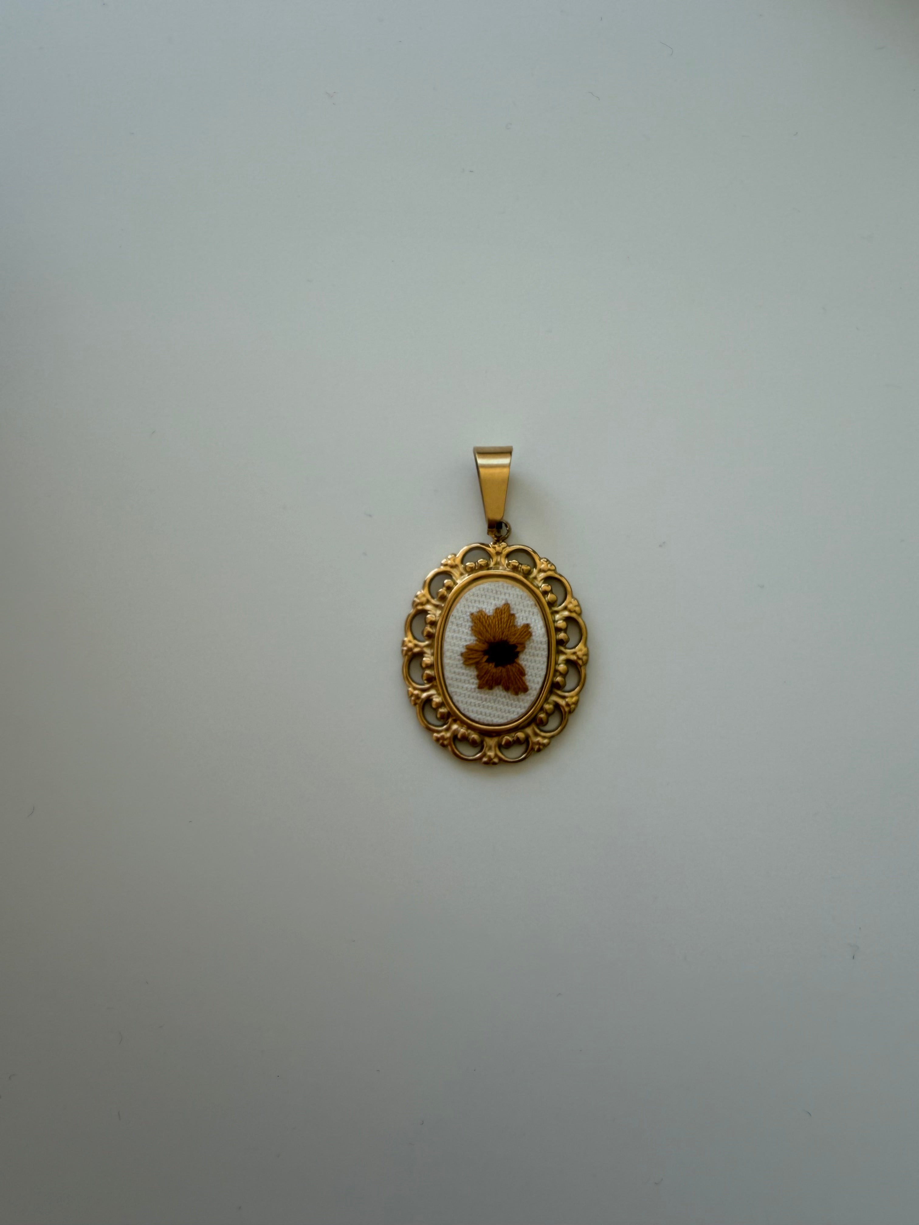 Collana filo magnetico con ciondolo a scelta