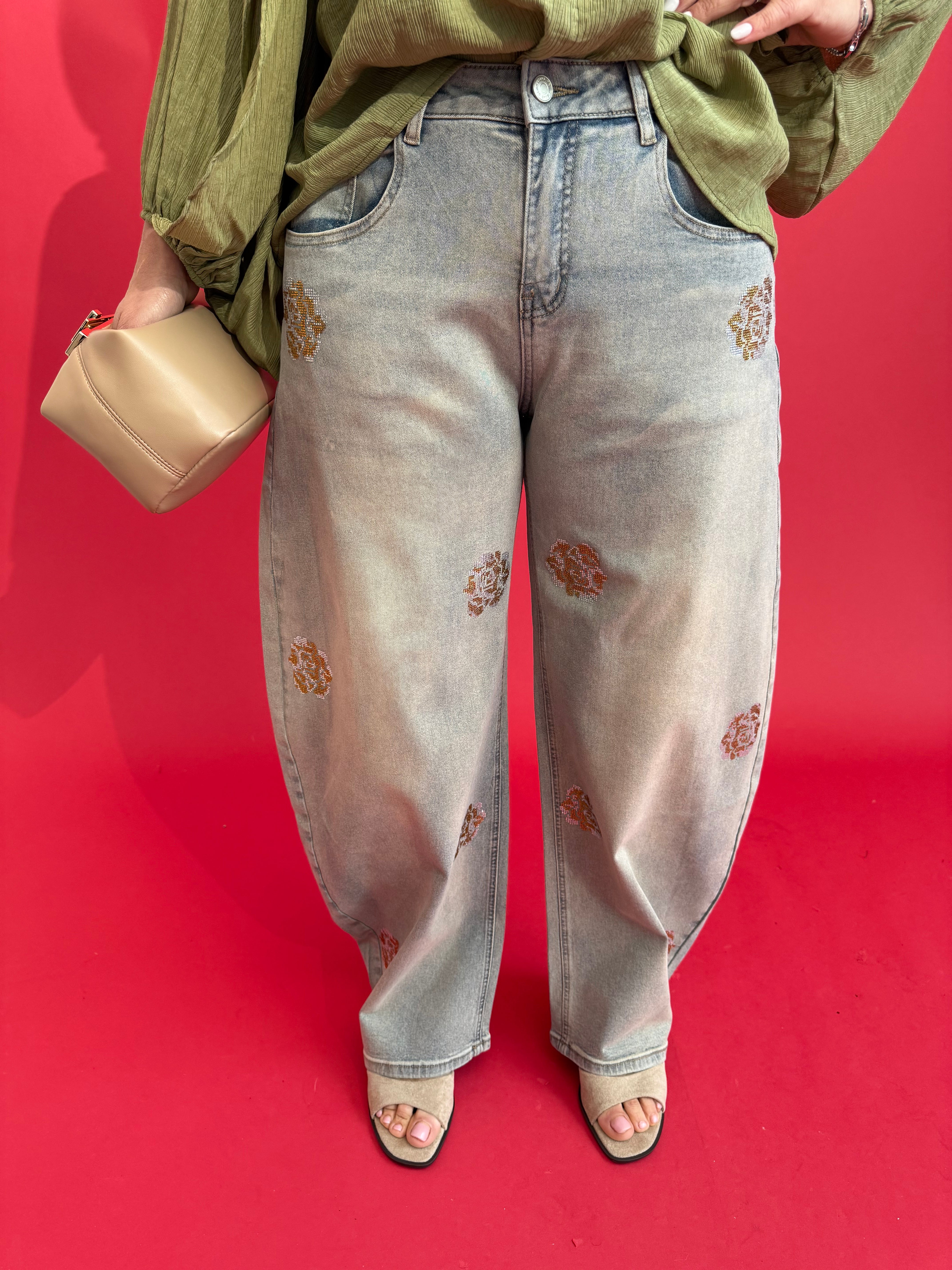 Jeans ballon con fiori strass curvy