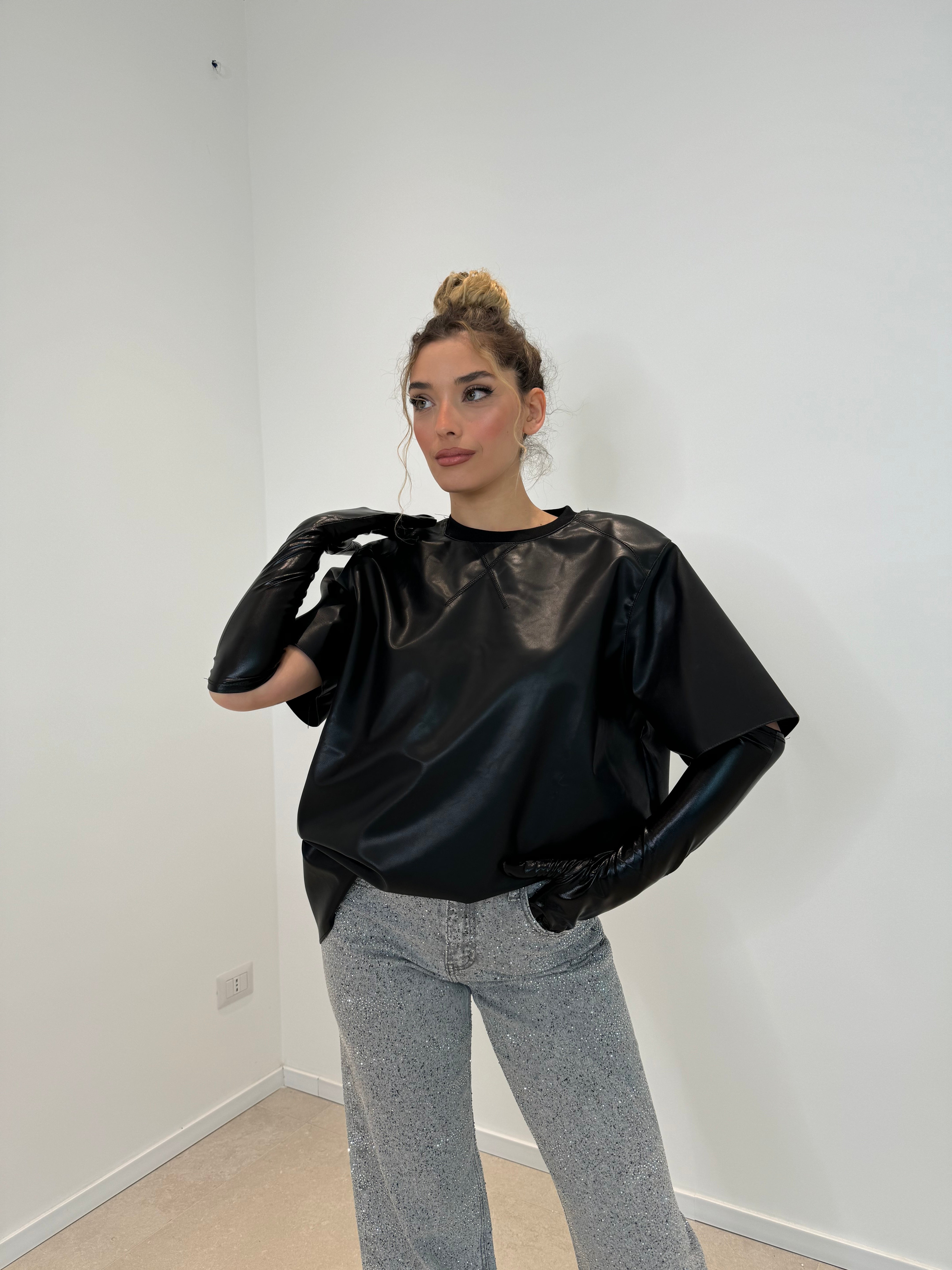 T-shirt con guanti ecopelle