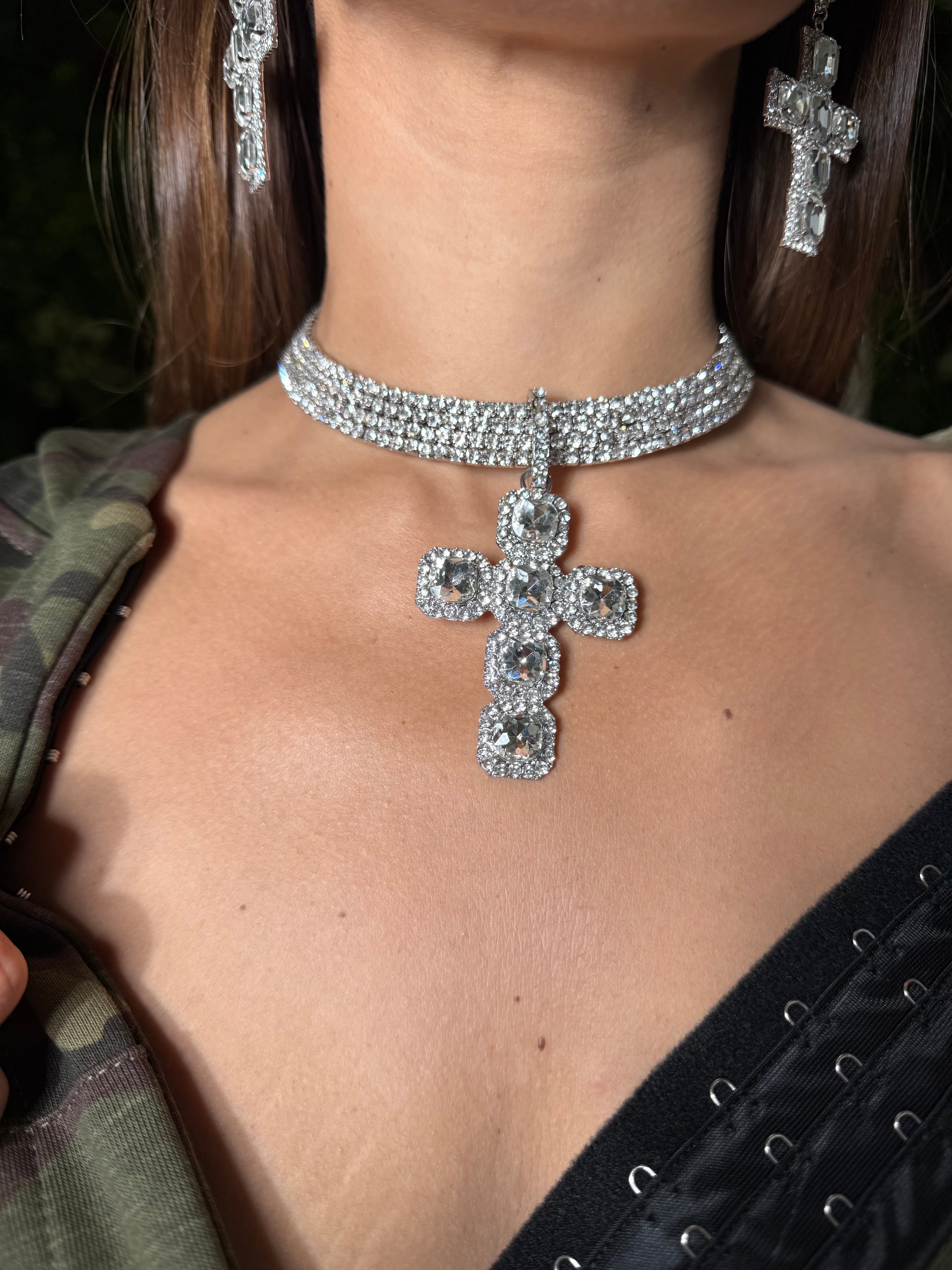 Choker strass e croce