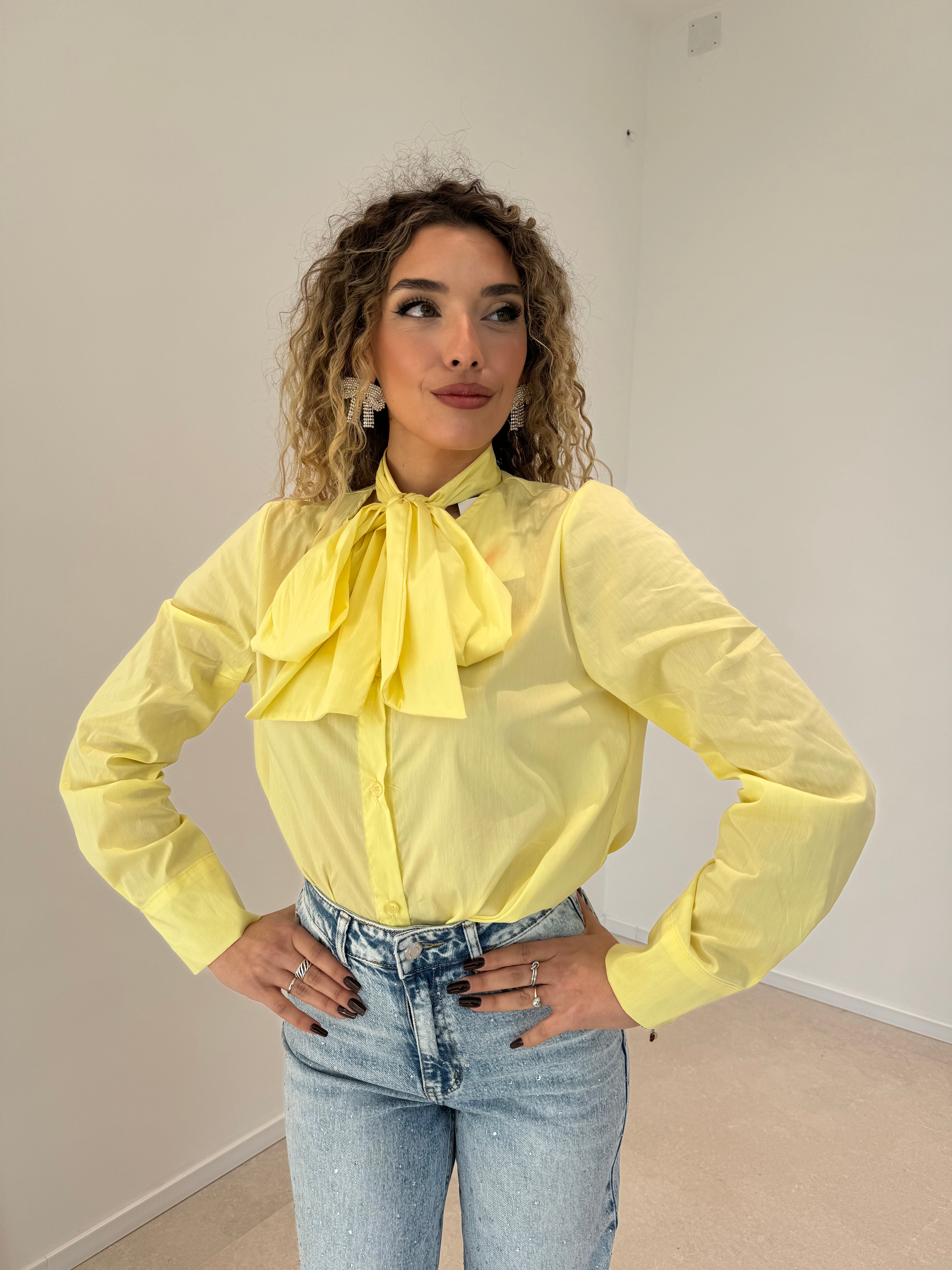 Camicia con fiocco