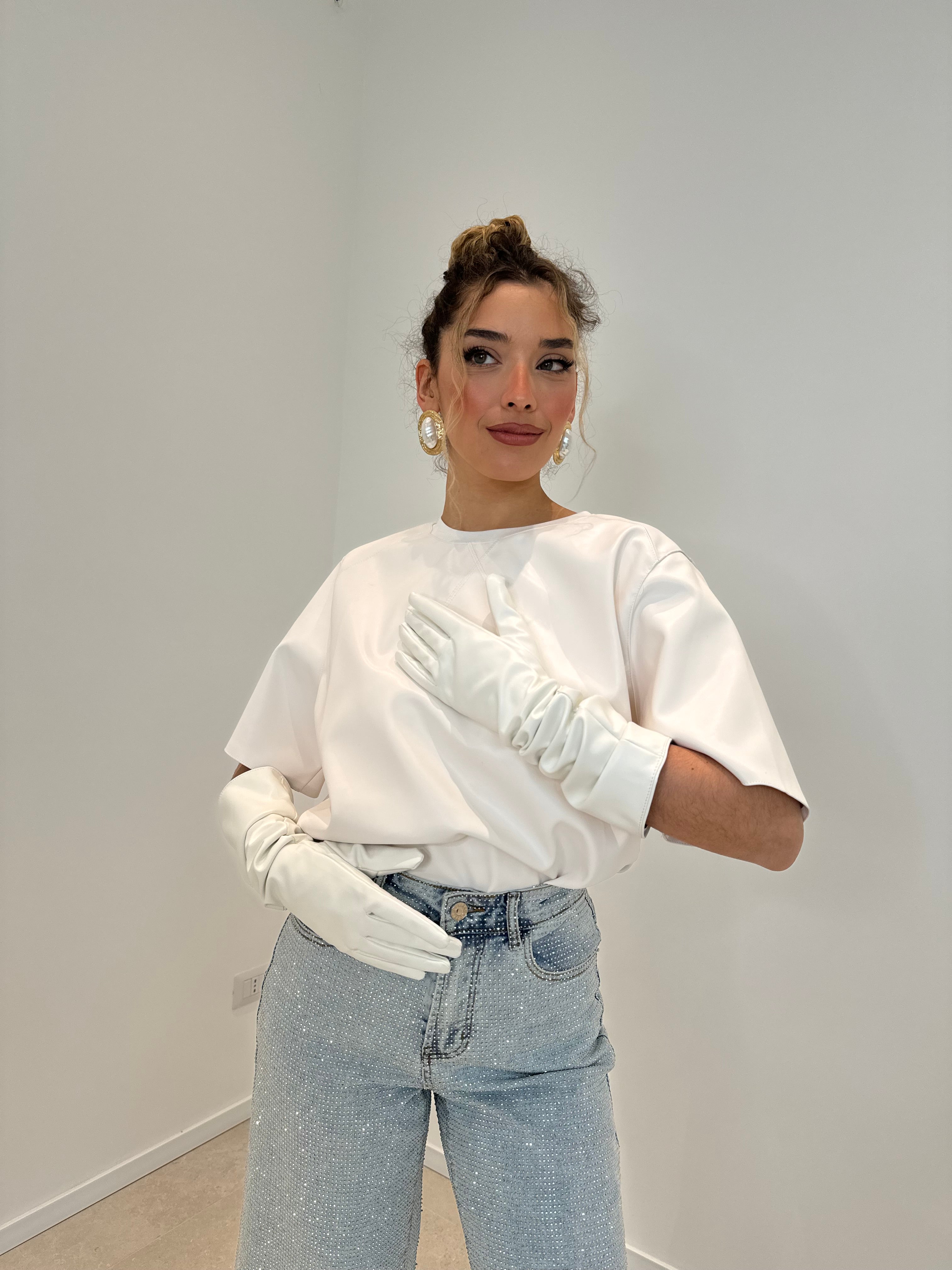 T-shirt con guanti ecopelle