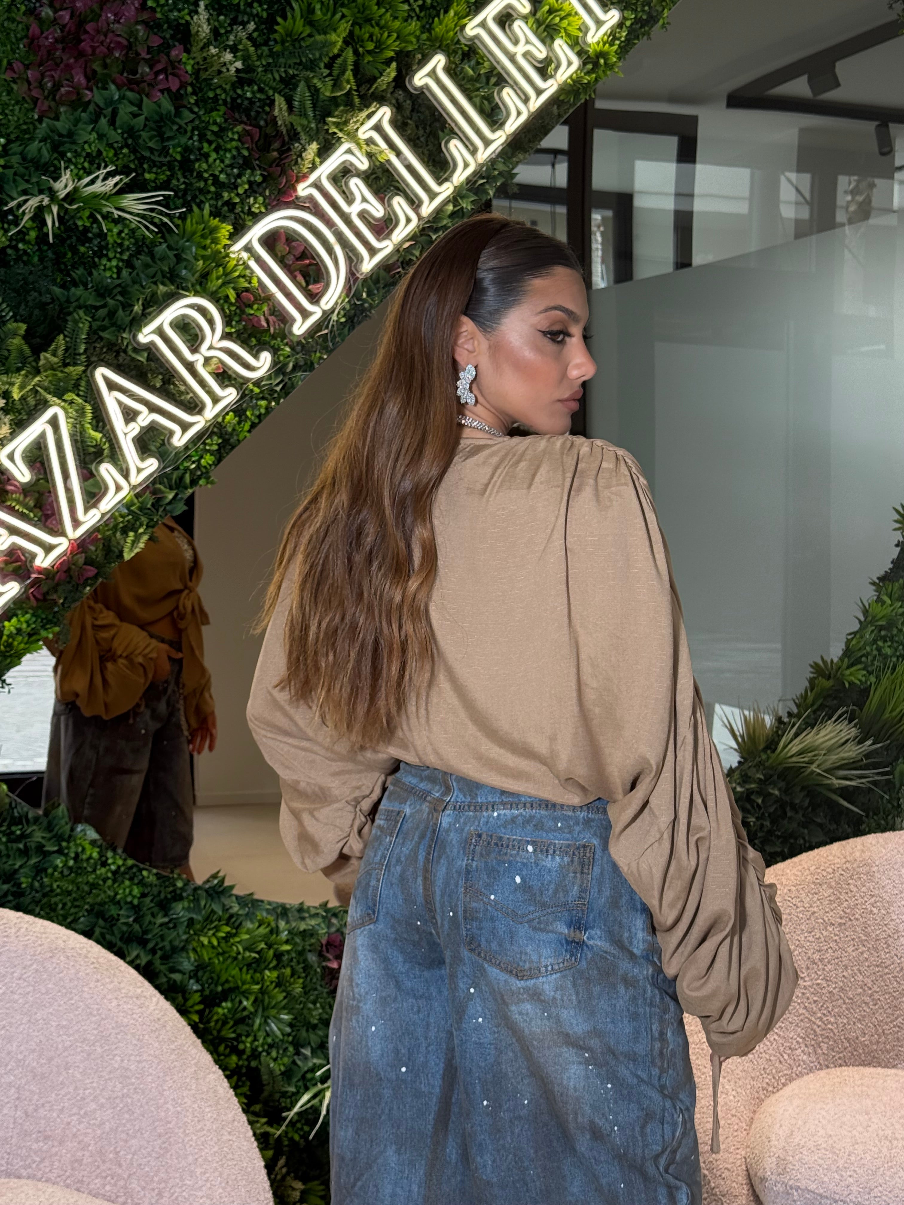 Camicia con drappeggio sulle maniche