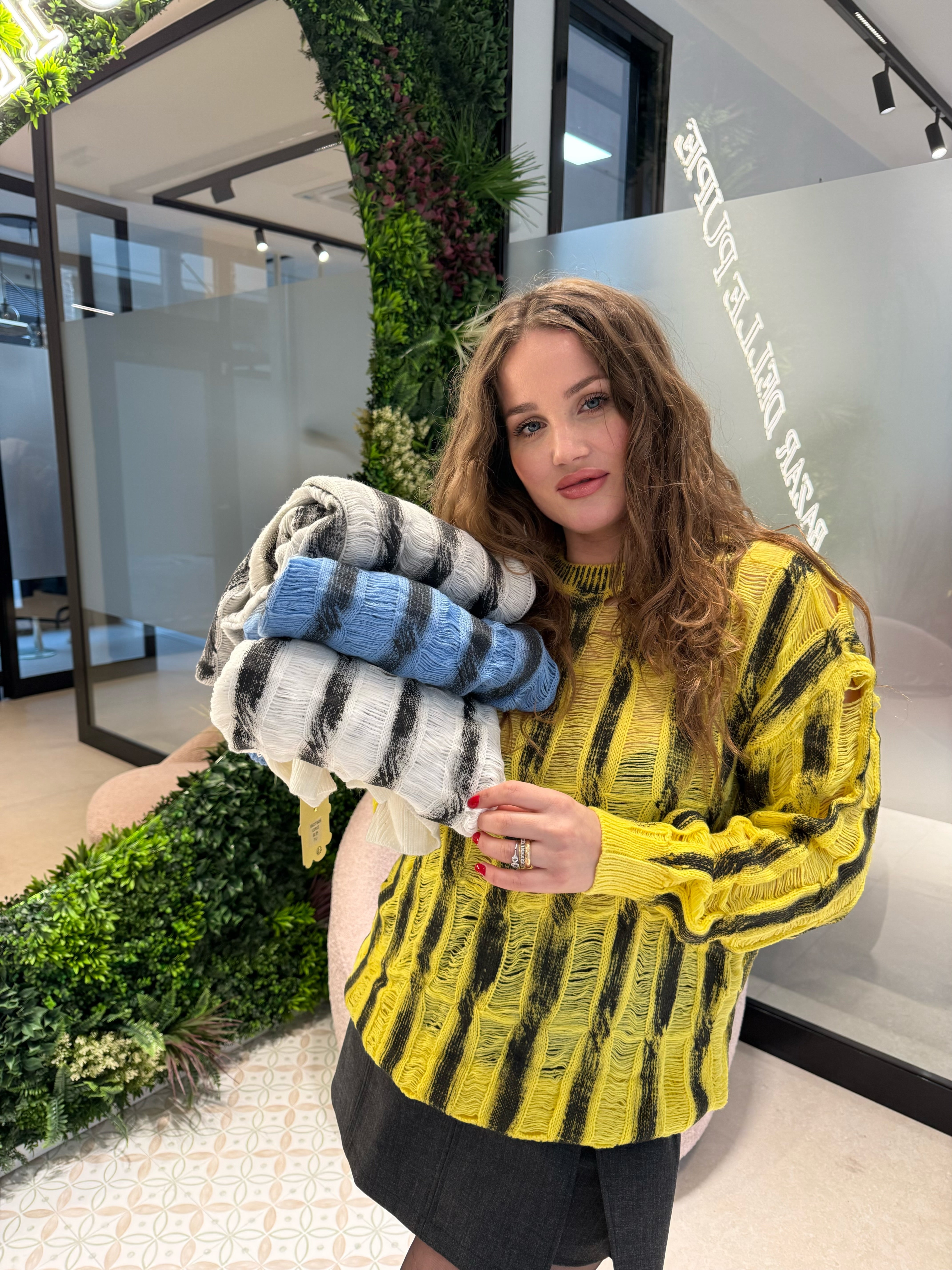 Pull strappi a righe