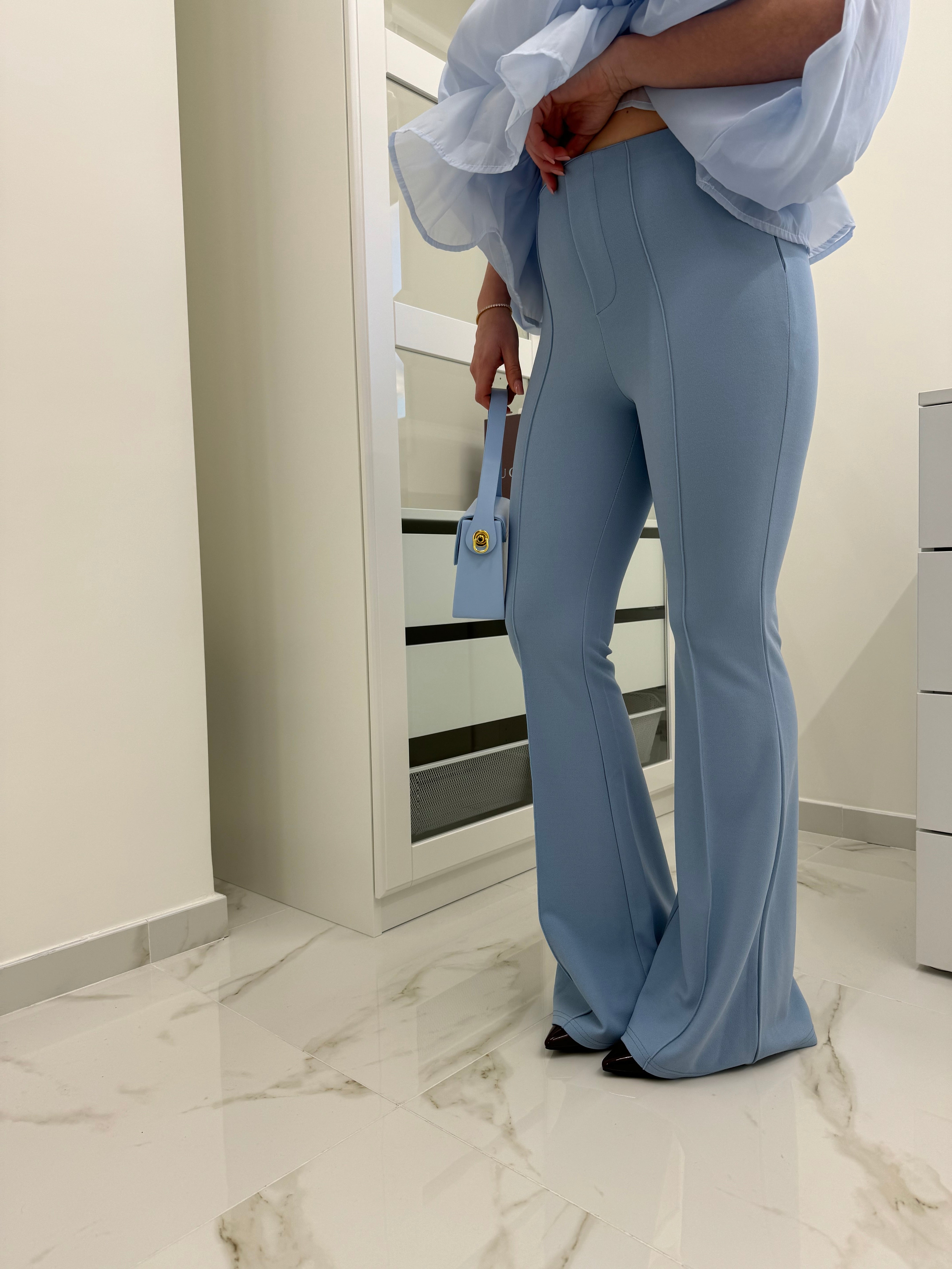 Pantalone zampa elastico