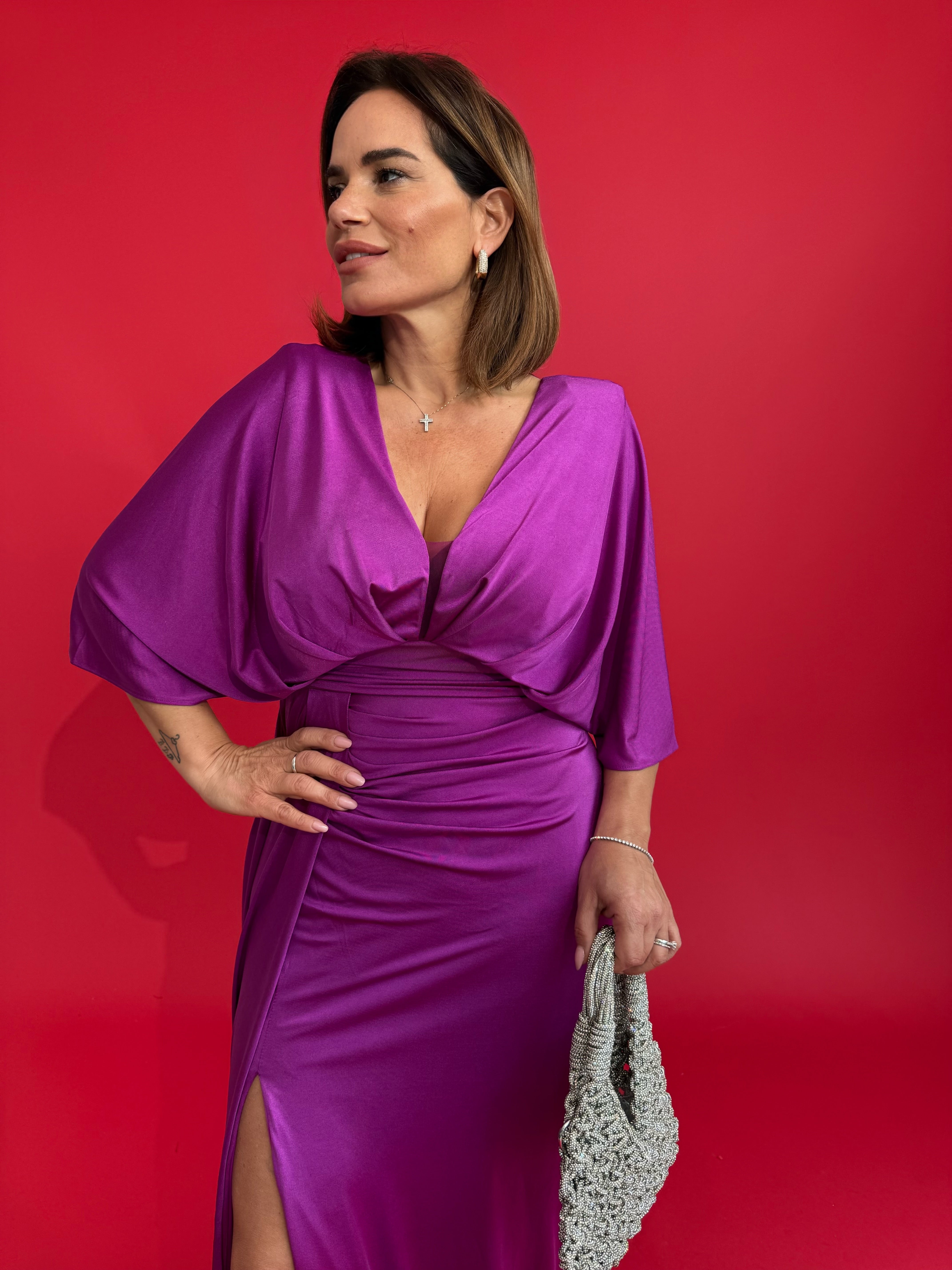 Abito cerimonia con drappeggio e spacco curvy