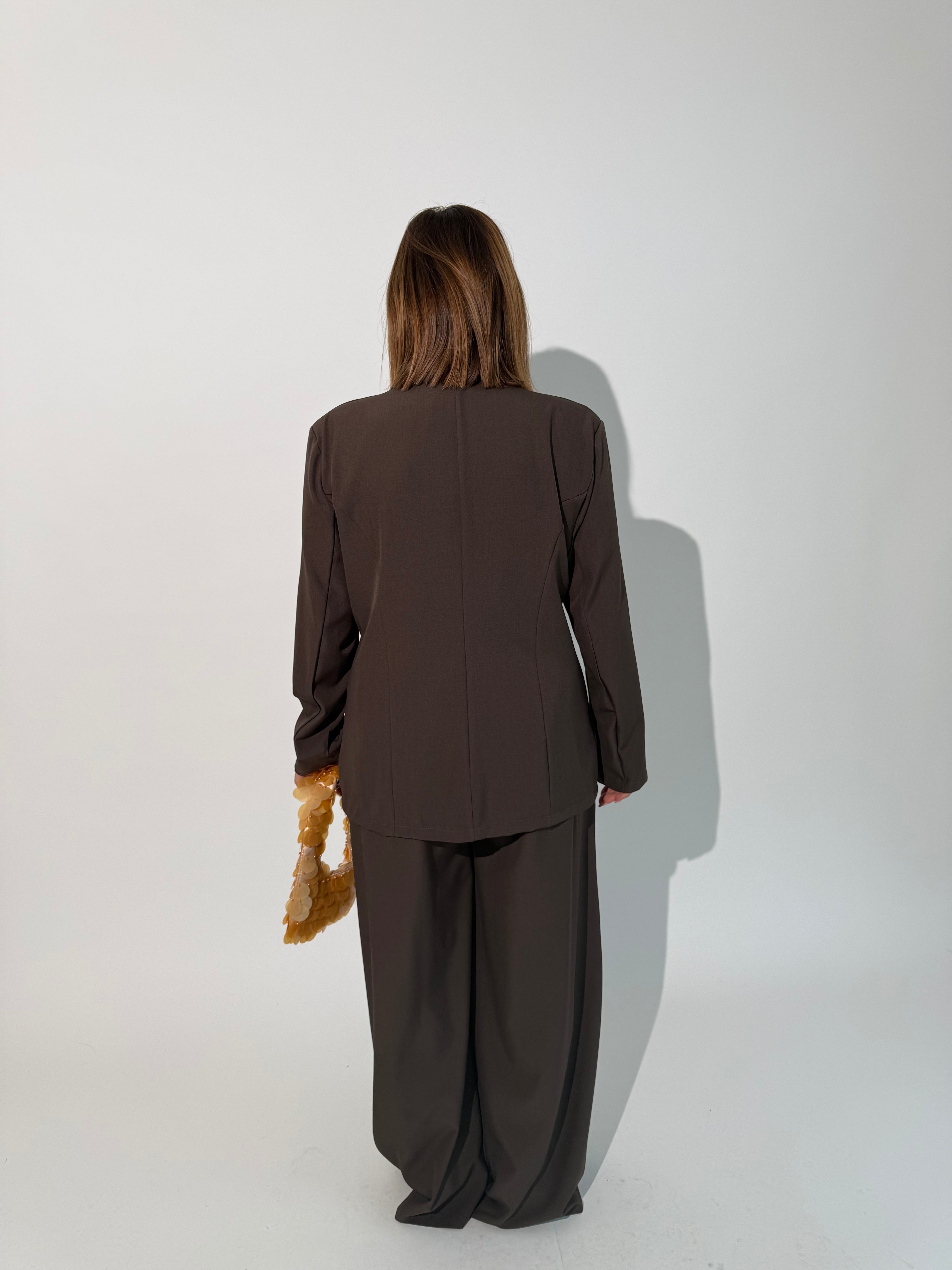 Tailleur con bottone oro curvy