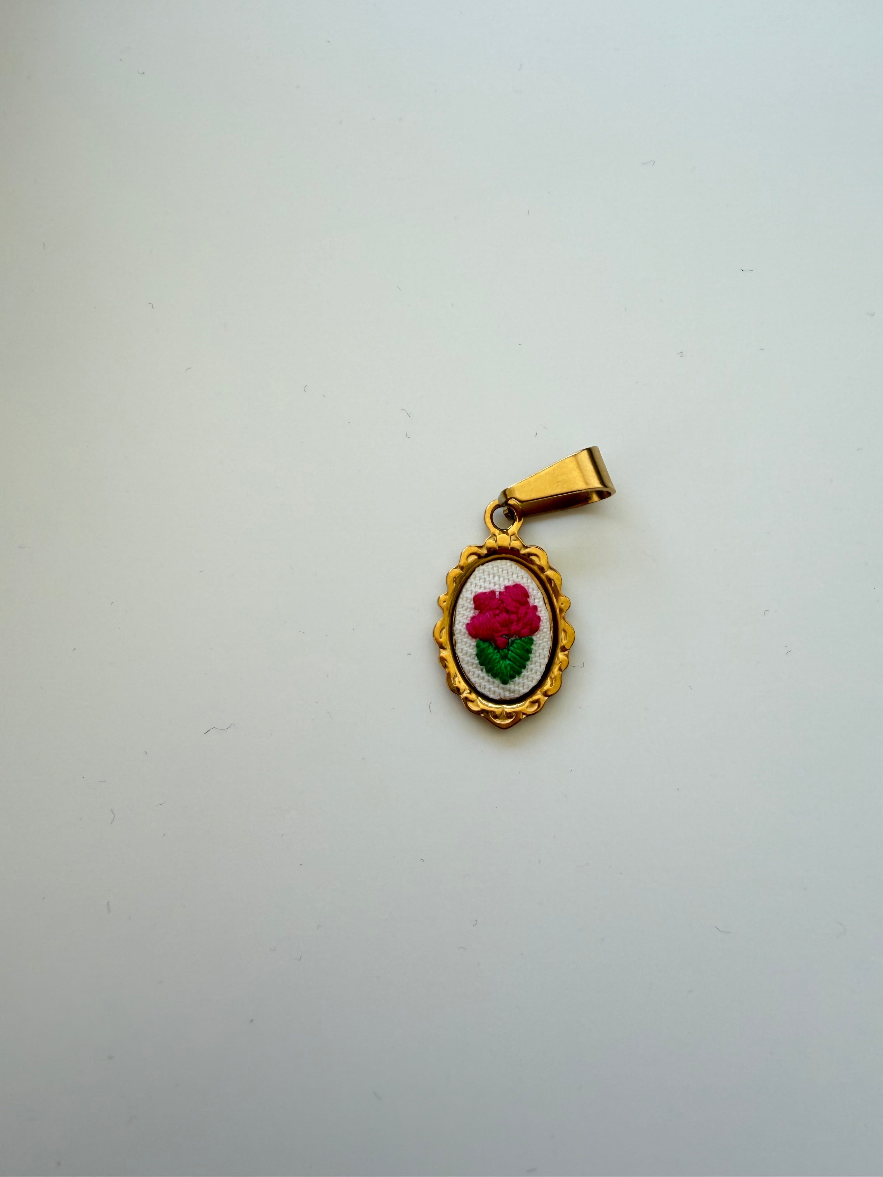 Collana filo magnetico con ciondolo a scelta