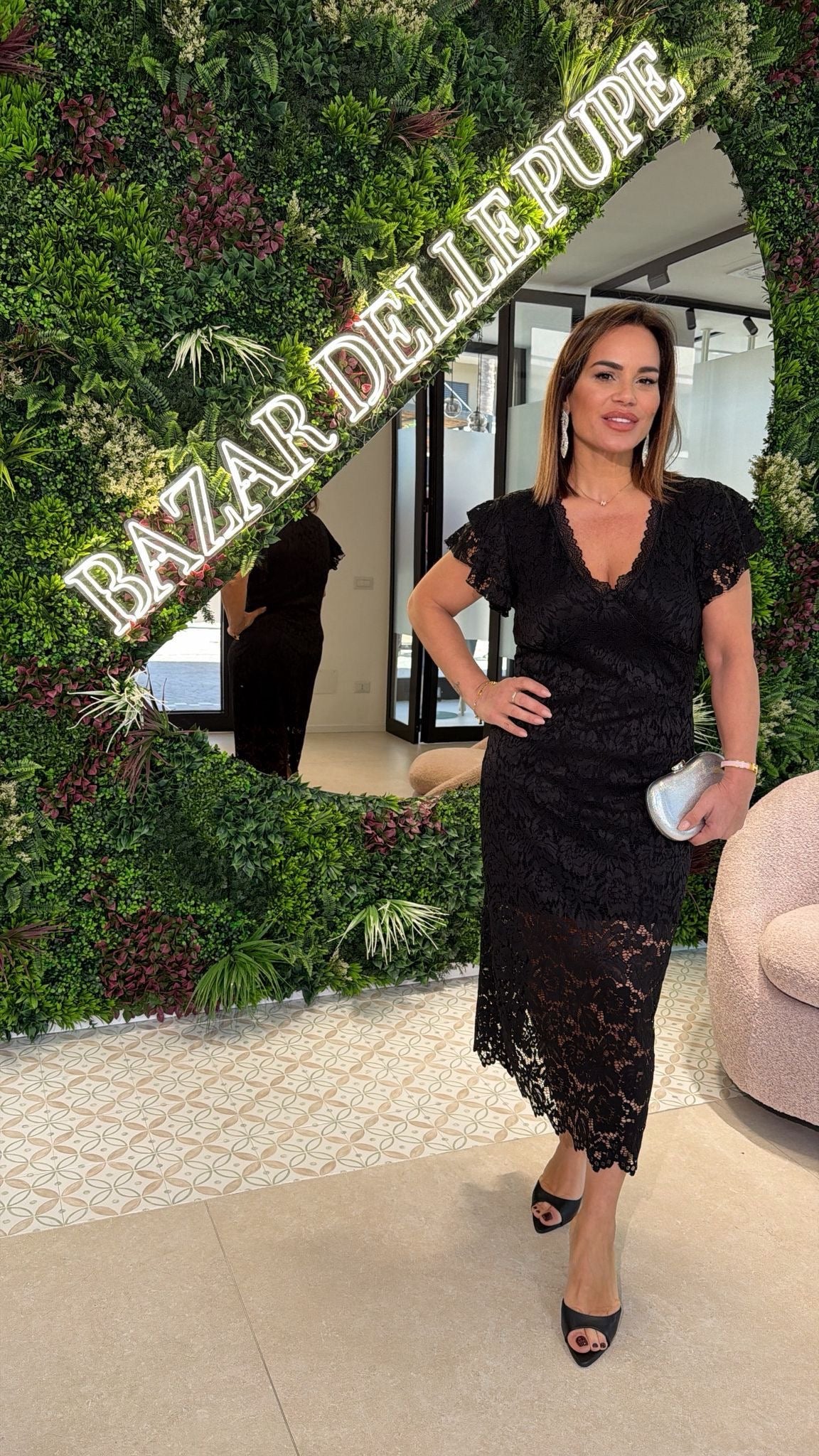 Abito pizzo scollo a V