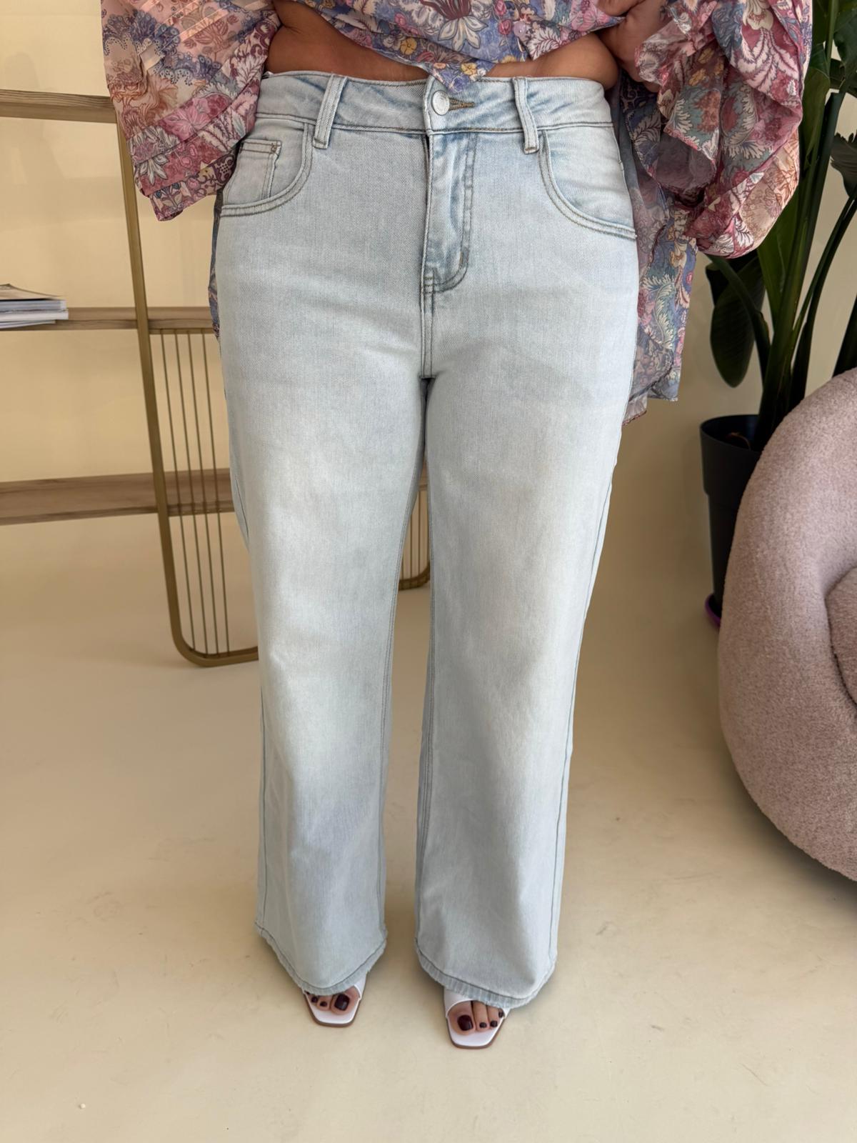 Jeans palazzo con dettagli rosa curvy