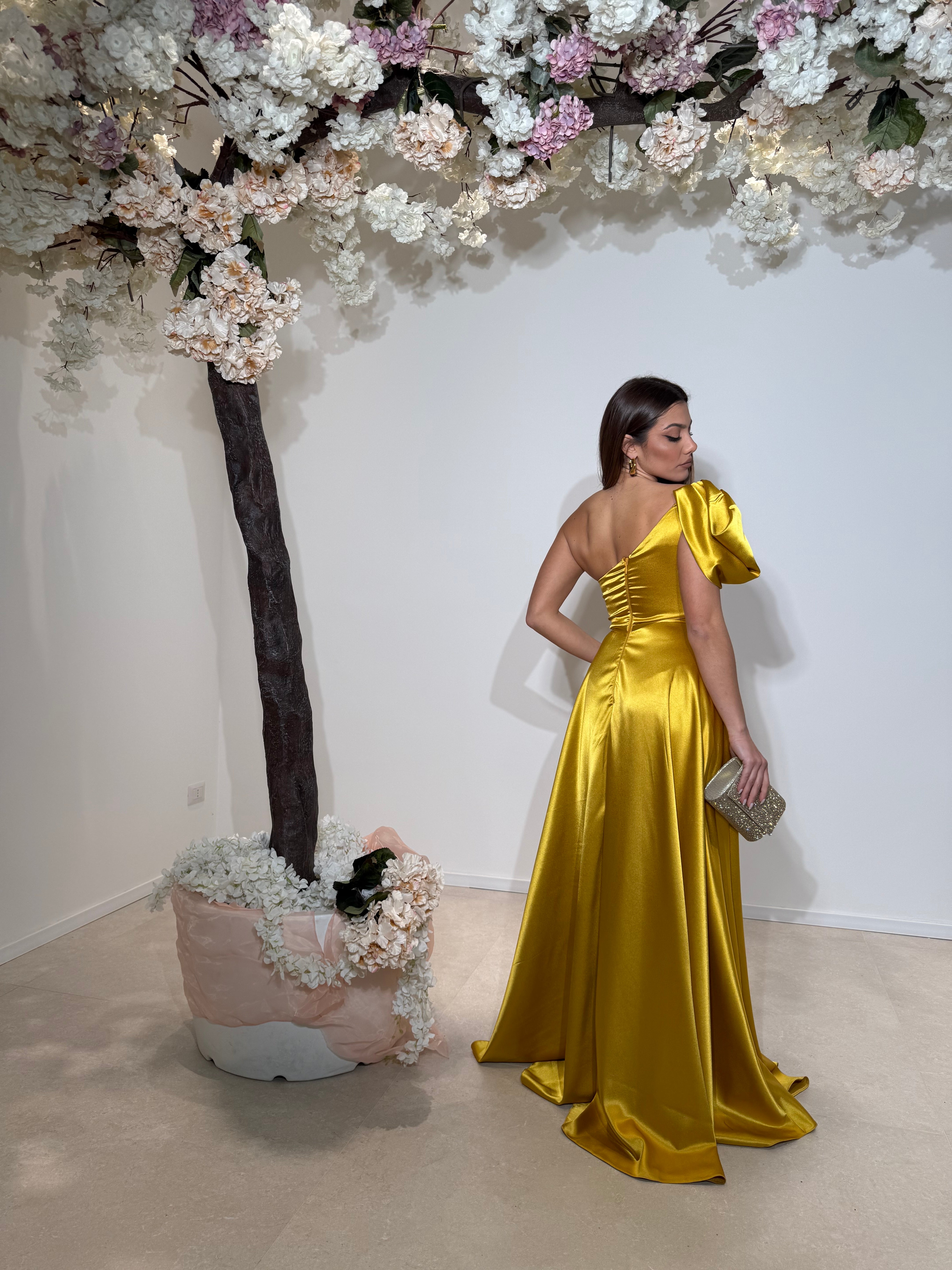 Abito monospalla ocra