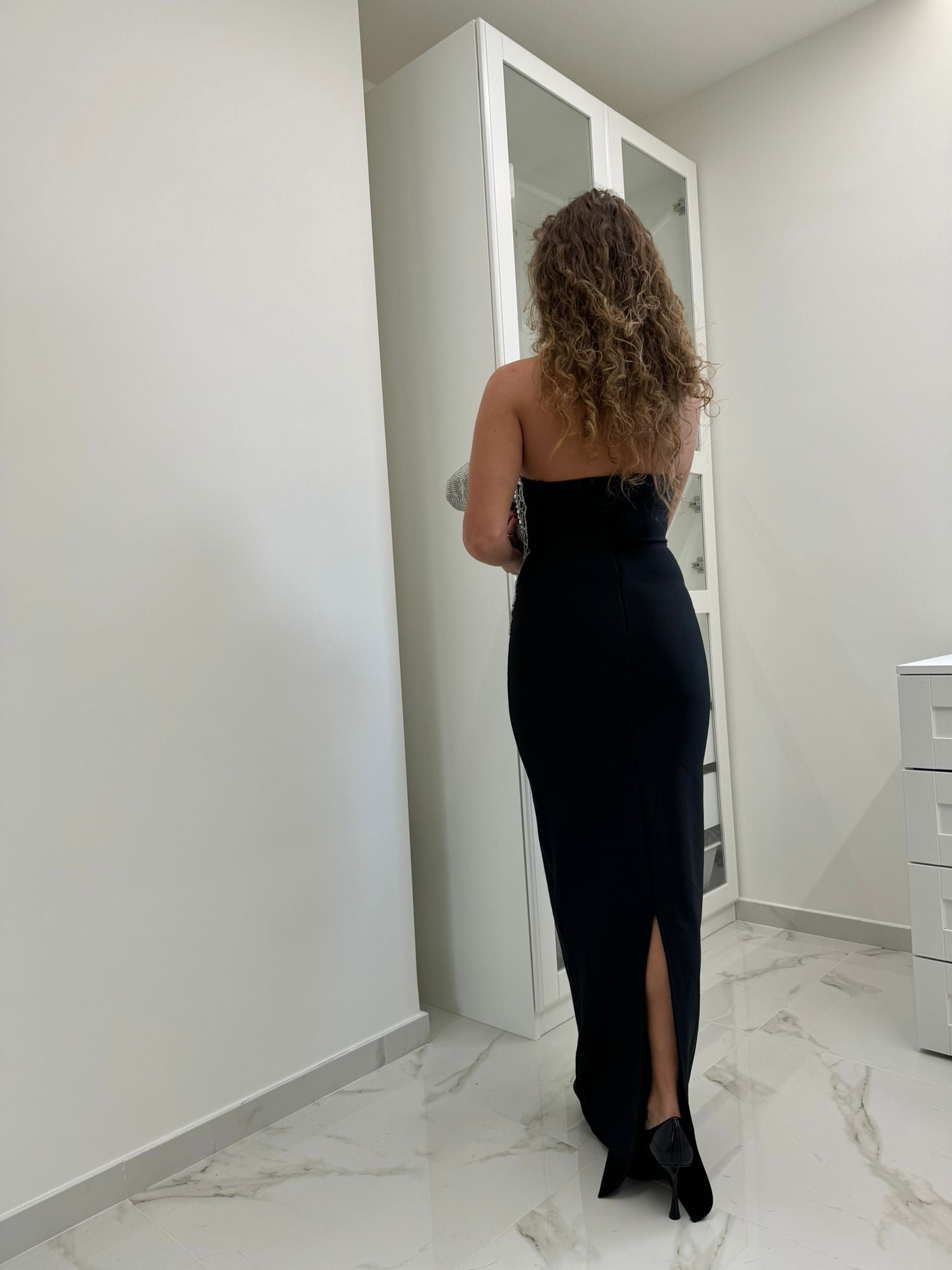 Abito bandage con pietre e corallini